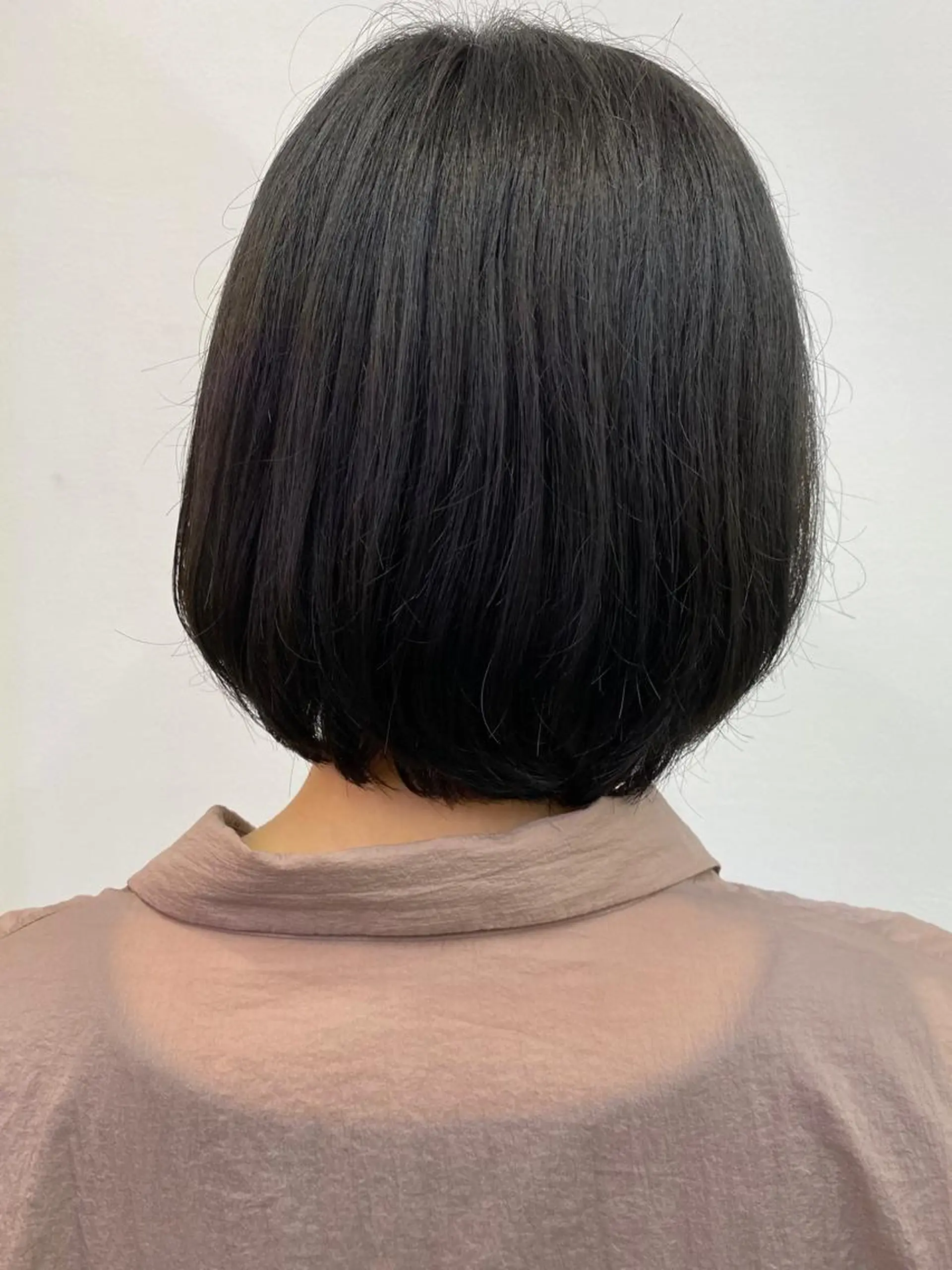 ショート カラー 黒髪 ブルーカラー ブルーブラック ヘアカラー 🎀暖色カラー🎀 おかだみほのヘアスタイル