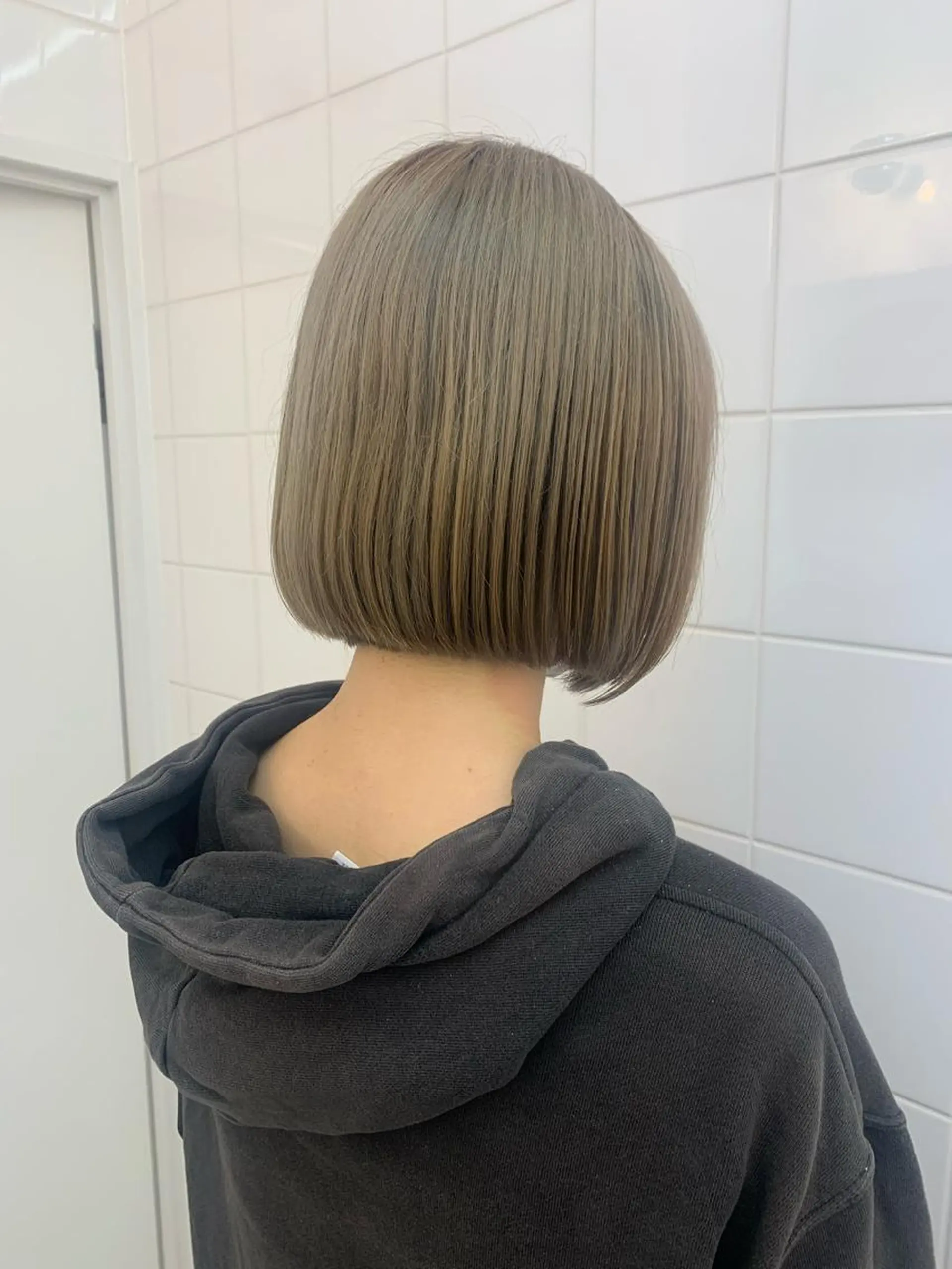 ショート カラー ヘアアレンジ 🧨ブリーチー×ボブ レイヤー💎じゅえるのヘアスタイル