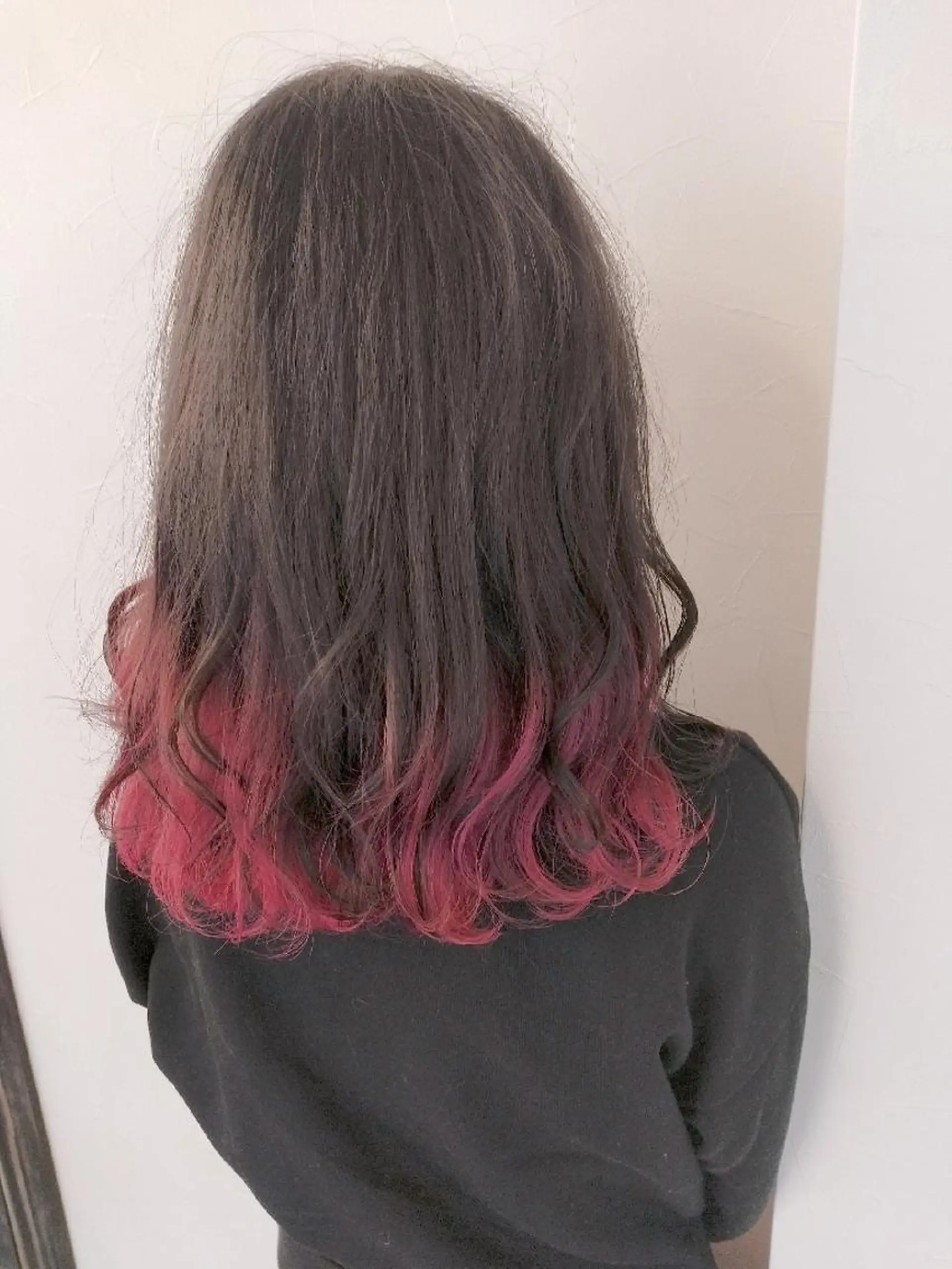 ロング カラー バレイヤージュ ブリーチ ダークグレー ダブルカラー グラデーションカラー デザインカラー髪質 改善Lilithのその他イメージ