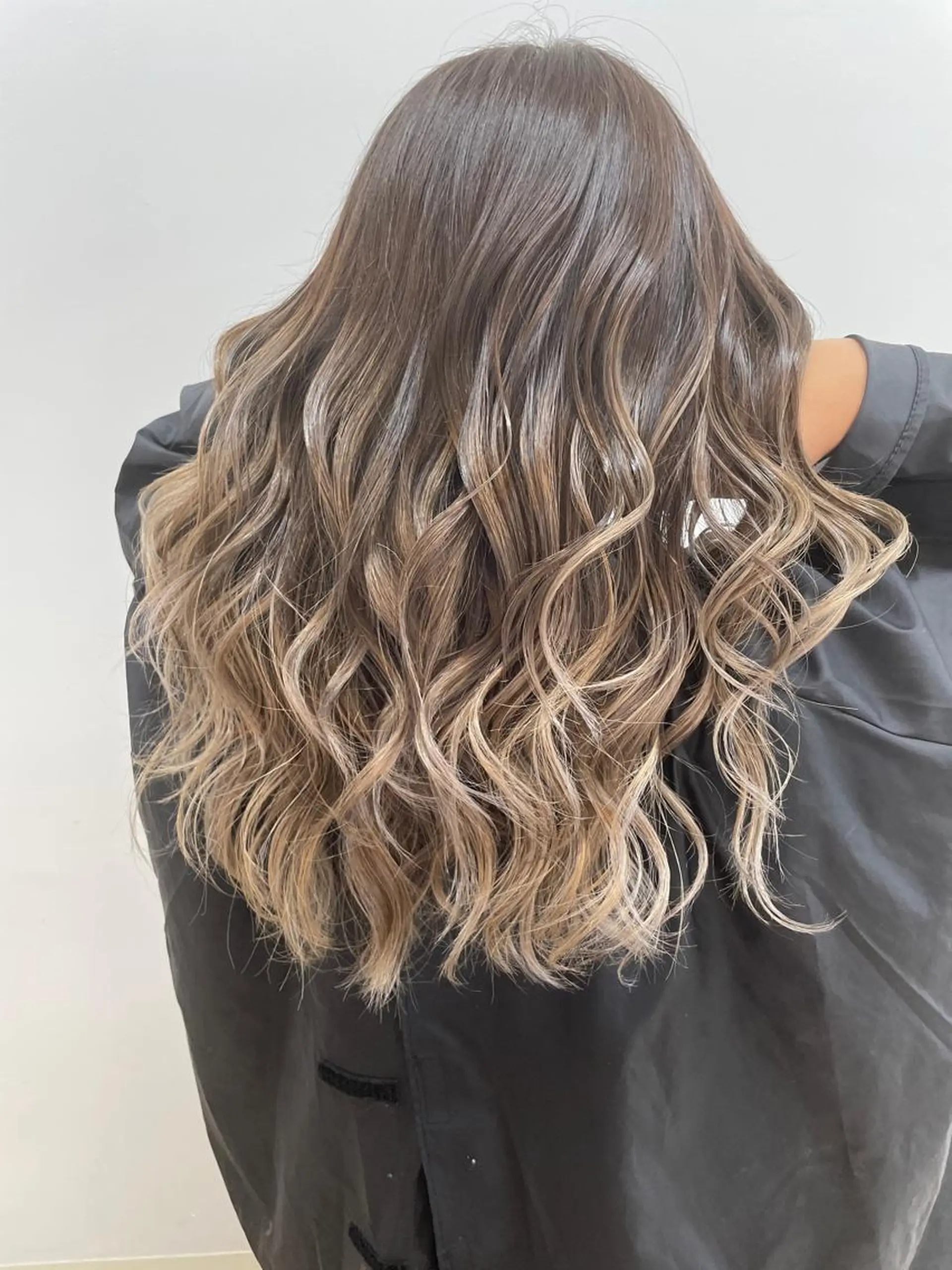 ロング 外国人風カラー eL HAIR SALON なんば店所属・ブリーチカラー特化 /焼田貴明のヘアスタイル