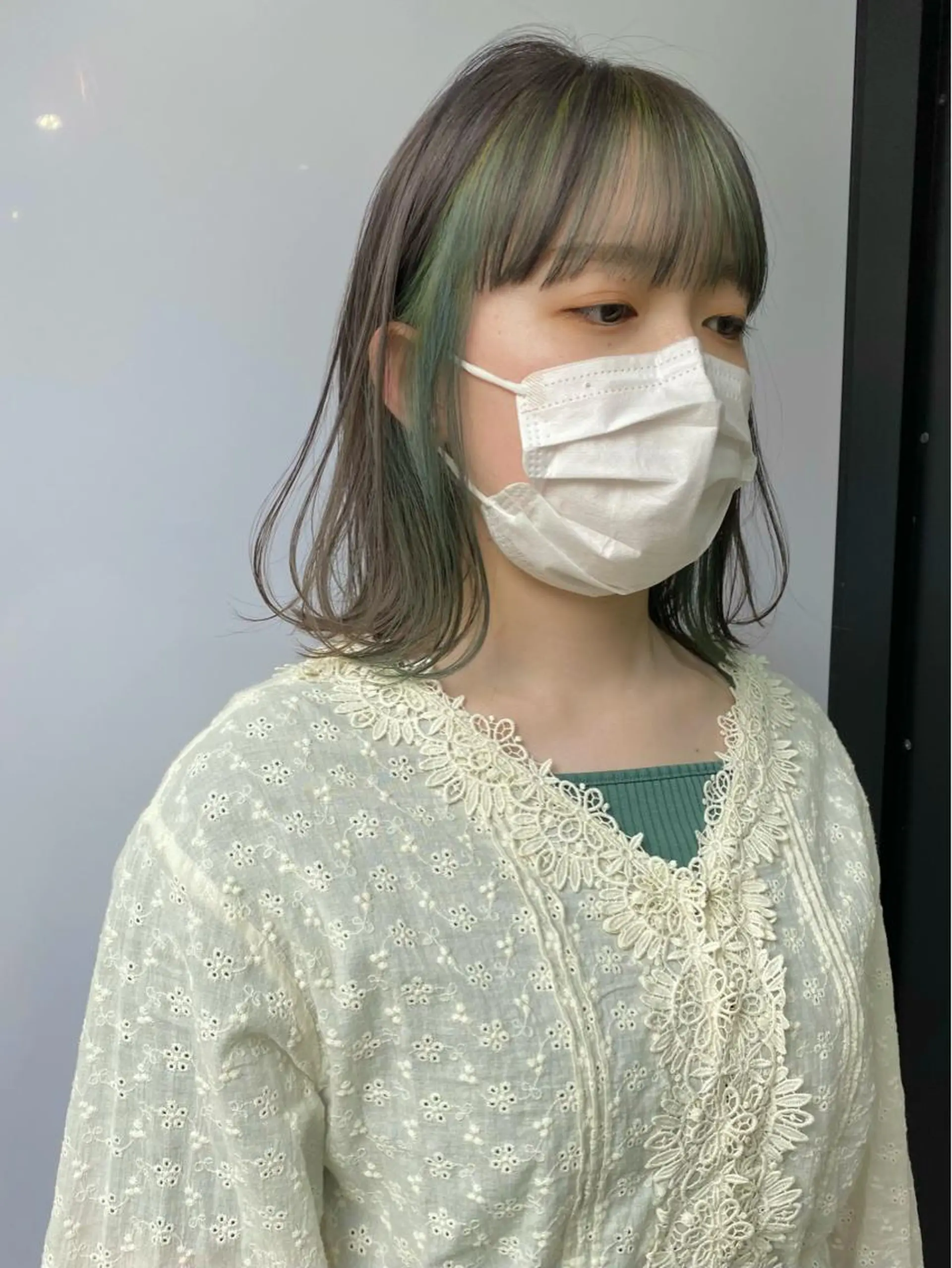 ミディアム カラー グレージュ 顔周りカット Piaコータロー ハイトーン&‪ボブのヘアスタイル