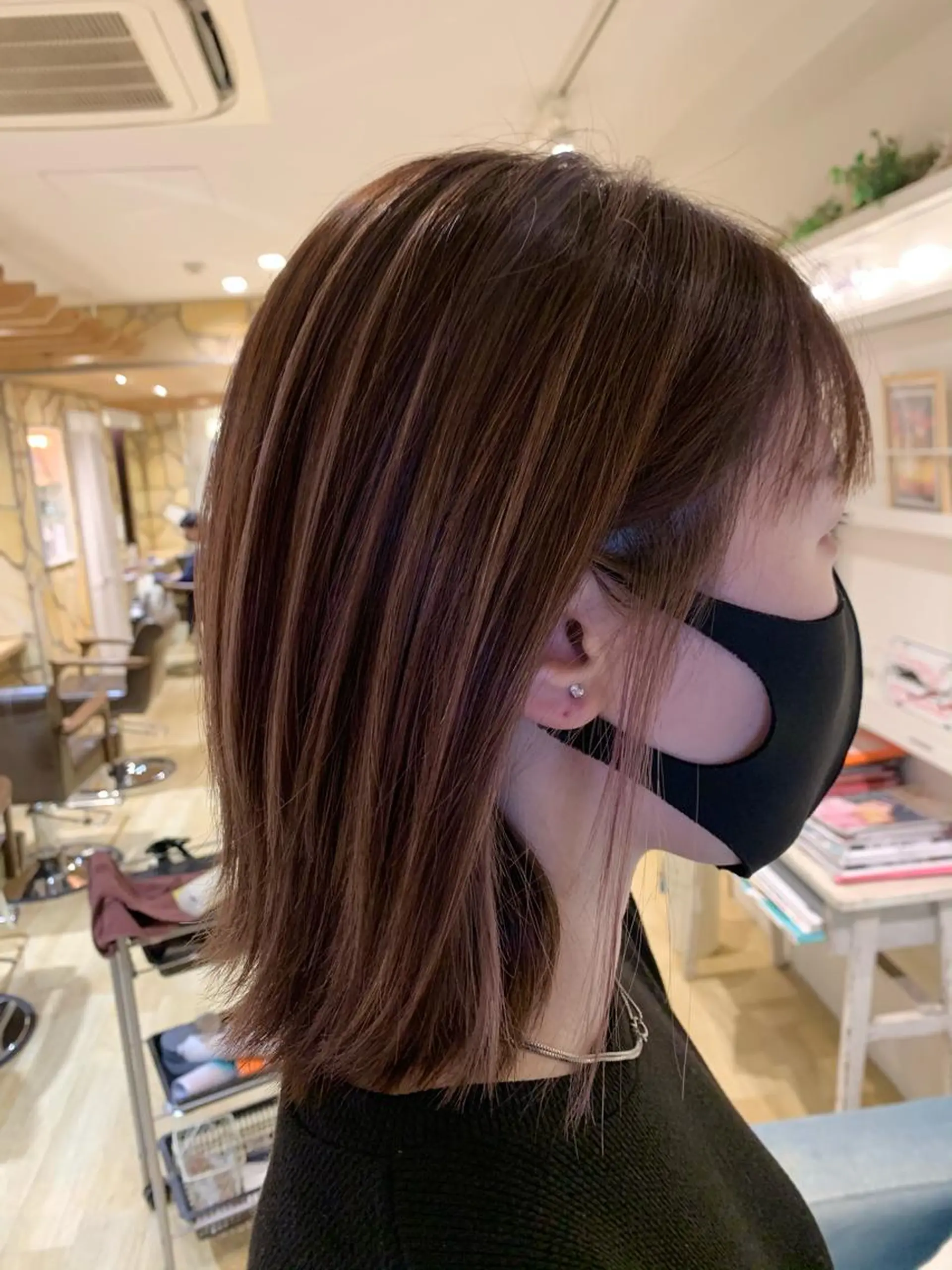 ミディアム ボブ ハイライト ヘアカラー トリートメント 渋谷ハイトーン/ デザインカラー阿部のヘアスタイル