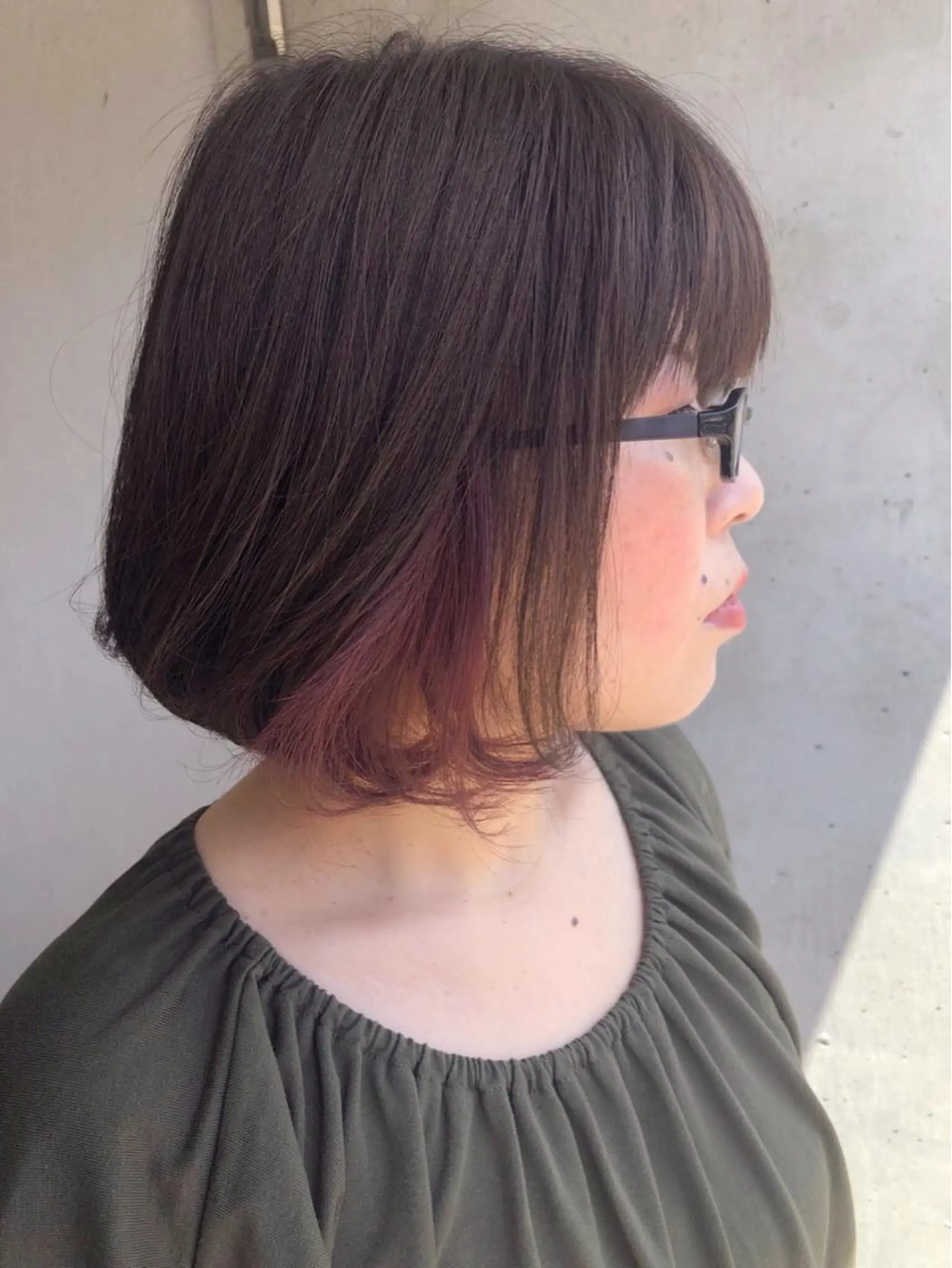 ミディアム カラー ブリーチ ピンクカラー バイオレットカラー 是枝 さくらのヘアスタイル