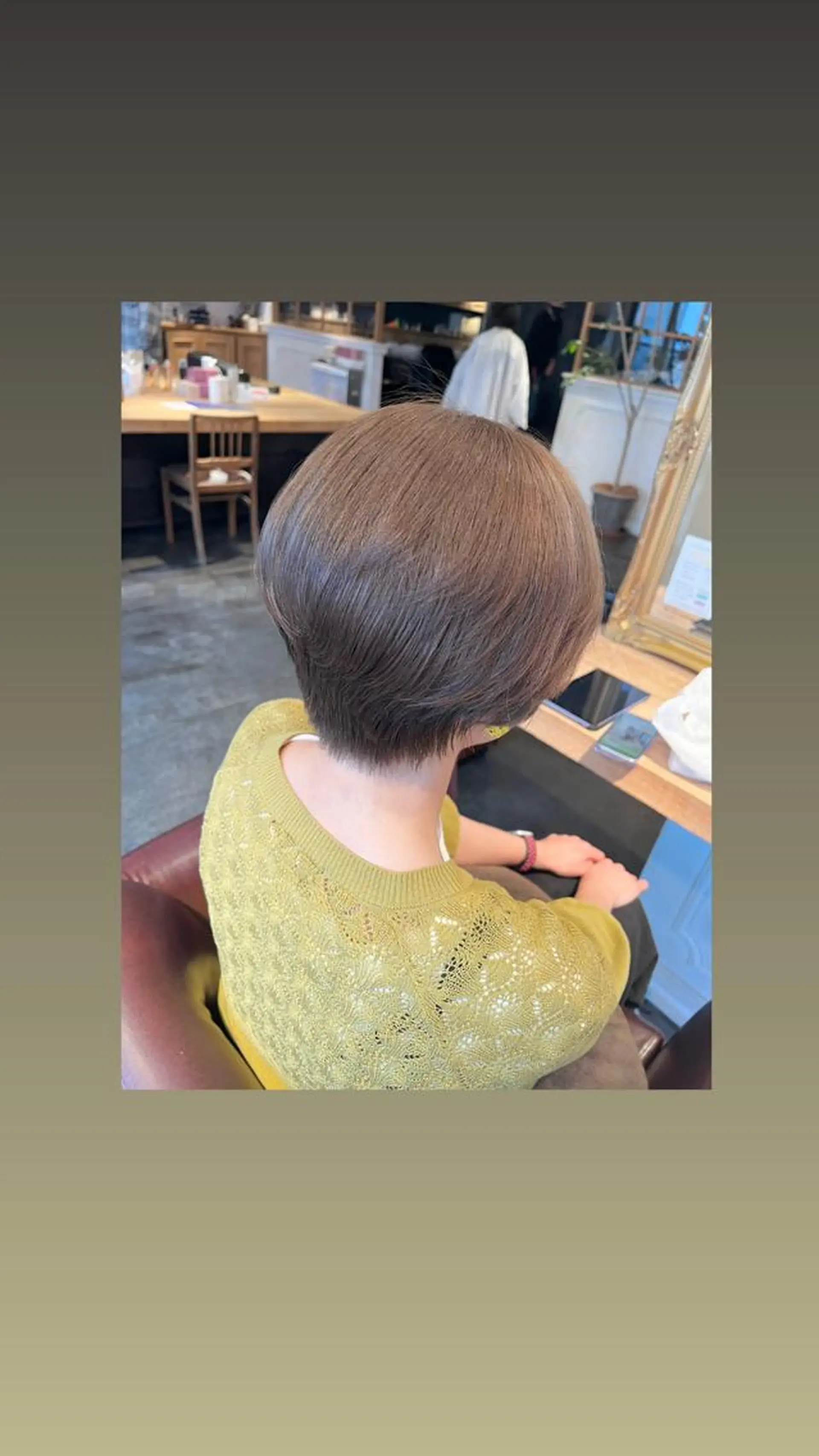 ショート カラー アッシュ ベージュカラー ブリーチ ダブルカラー ブリーチなしカラー カット ヘアカラー トリートメント ハイライト/インナー /ブリーチ/レイヤーのヘアスタイル