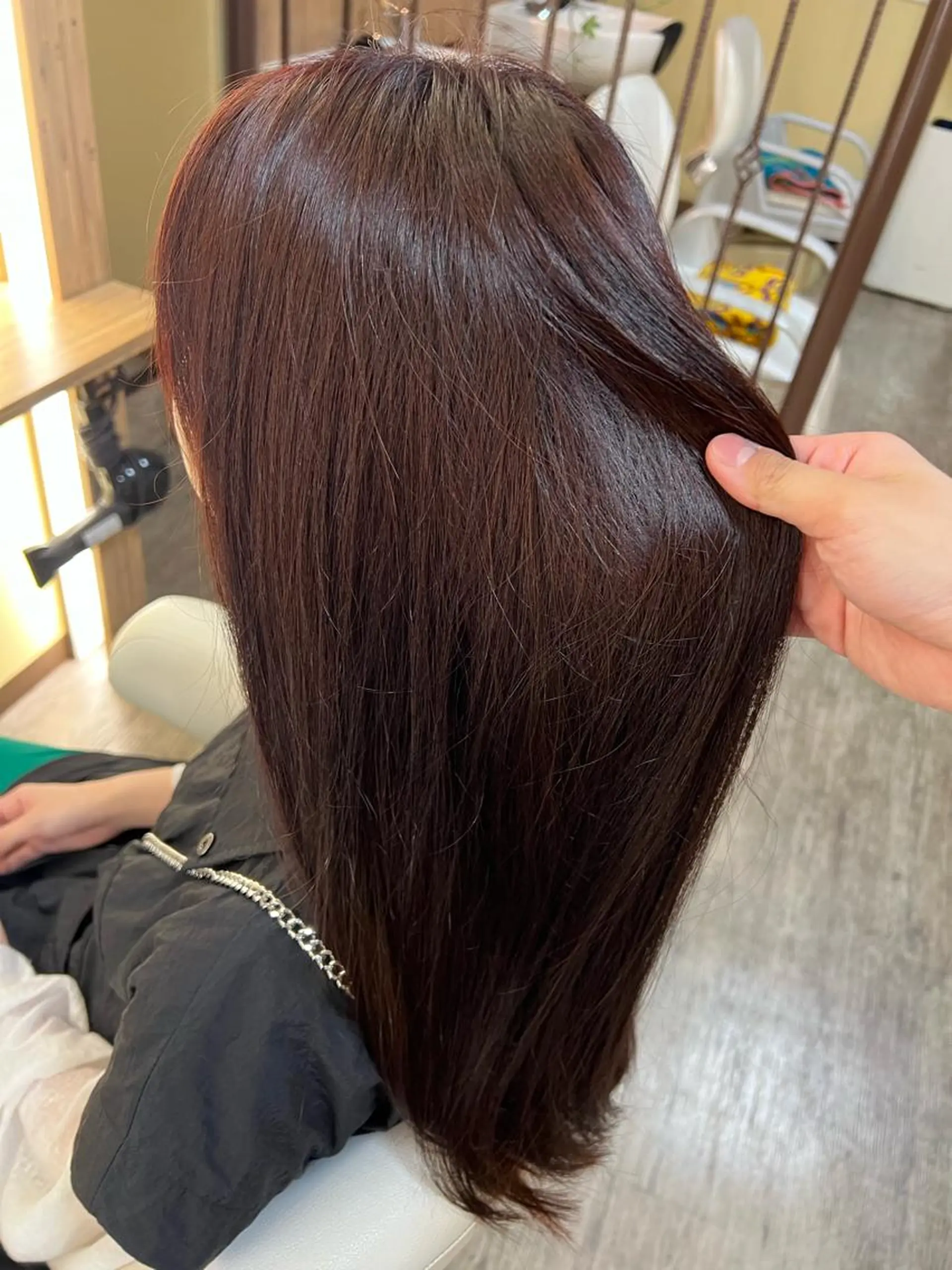 ロング カラー ブリーチ ブリーチなしカラー レッドカラー 鶴島 凜のヘアスタイル