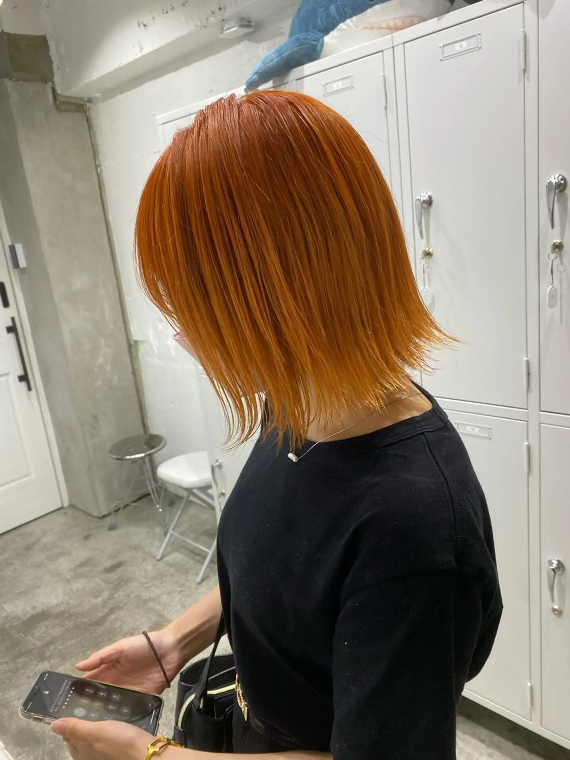 ミディアム カラー ヘアアレンジ 切りっぱなしボブ ミディアムパーマ アッシュ アッシュグレー バレイヤージュ 抜きっぱなしブロンド ササキカズマのヘアスタイル
