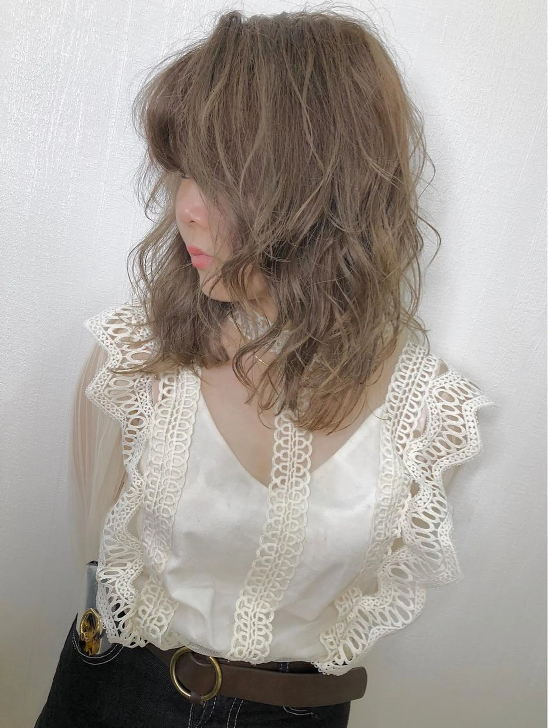 セミロング カラー ベージュカラー ミルクティーベージュ 横浜ブリーチムラ直し ハイトーン/ブリーチのヘアスタイル