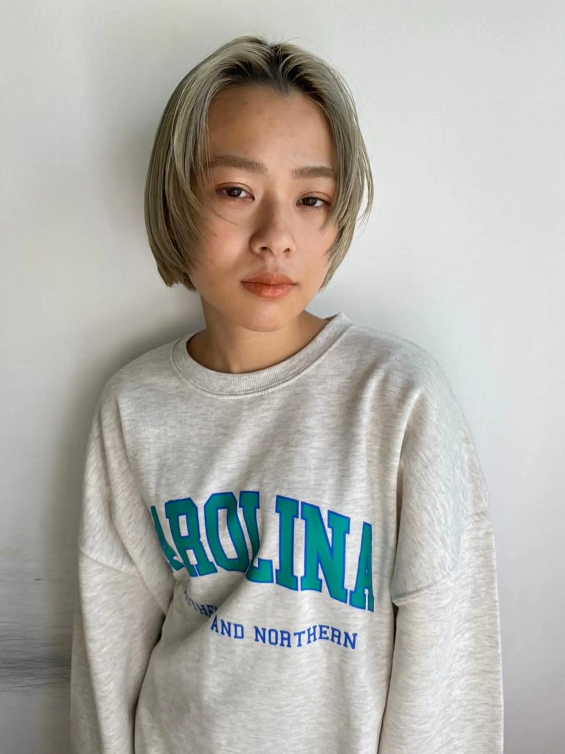 ショート カラー パーマ アディクシーカラー ブリーチ ブロンド ブルーカラー ハイライトカラー カット ヘアカラー CEINE PATHのヘアスタイル