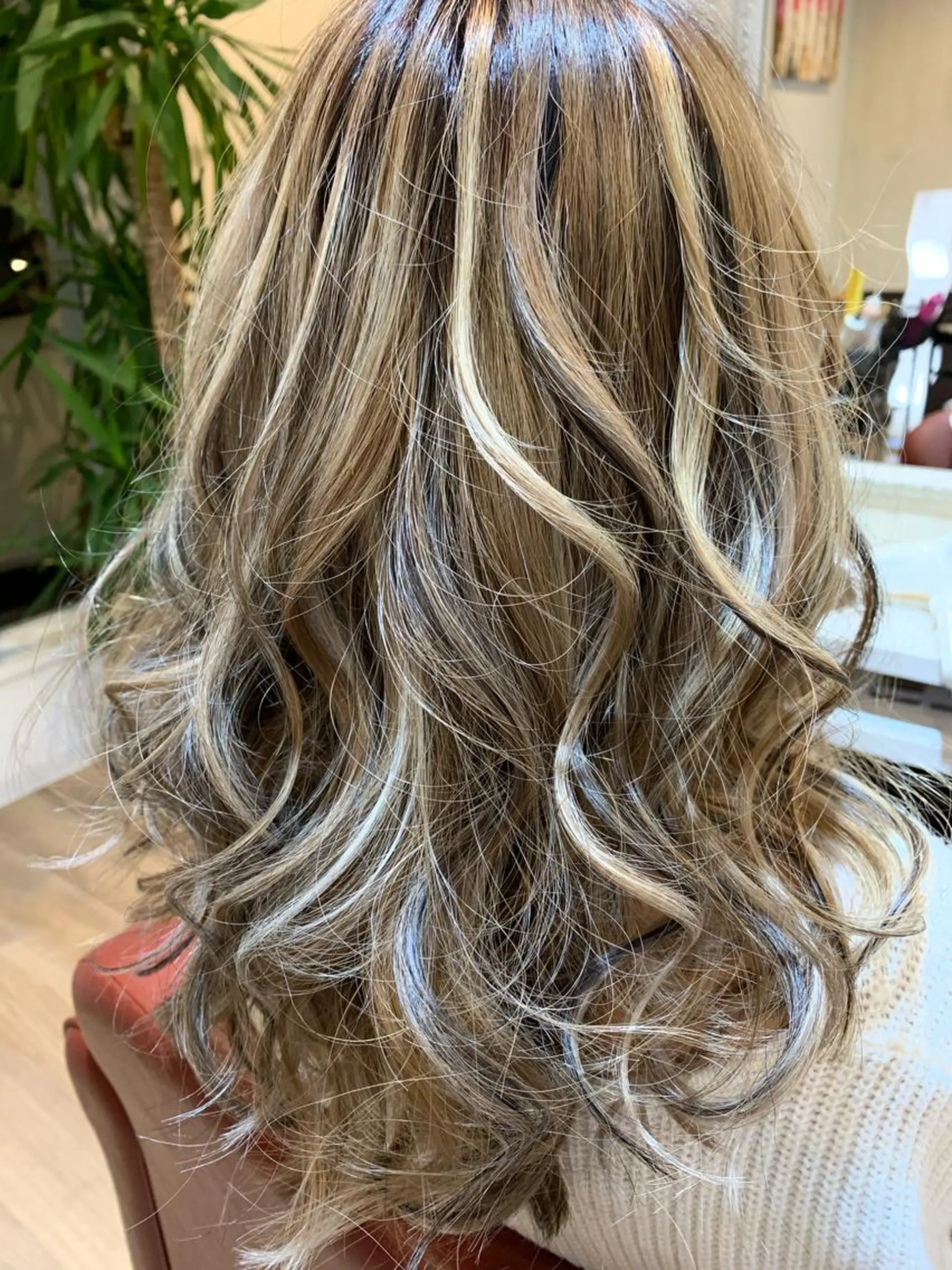 ロング カラー ヘアアレンジ ベージュカラー ハイライトカラー ハイライト hair & spa Nalu所属・hair & spa Naluのヘアスタイル