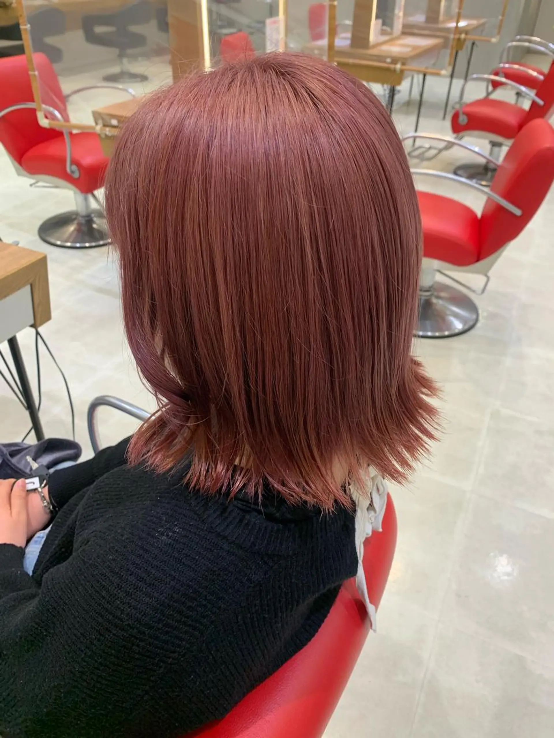 ミディアム カラー ヘアアレンジ ベージュカラー 黒髪 ブリーチ ケアブリーチ ピンクカラー ヘアカラー ayumi🌈 インナーカラー🌈のヘアスタイル