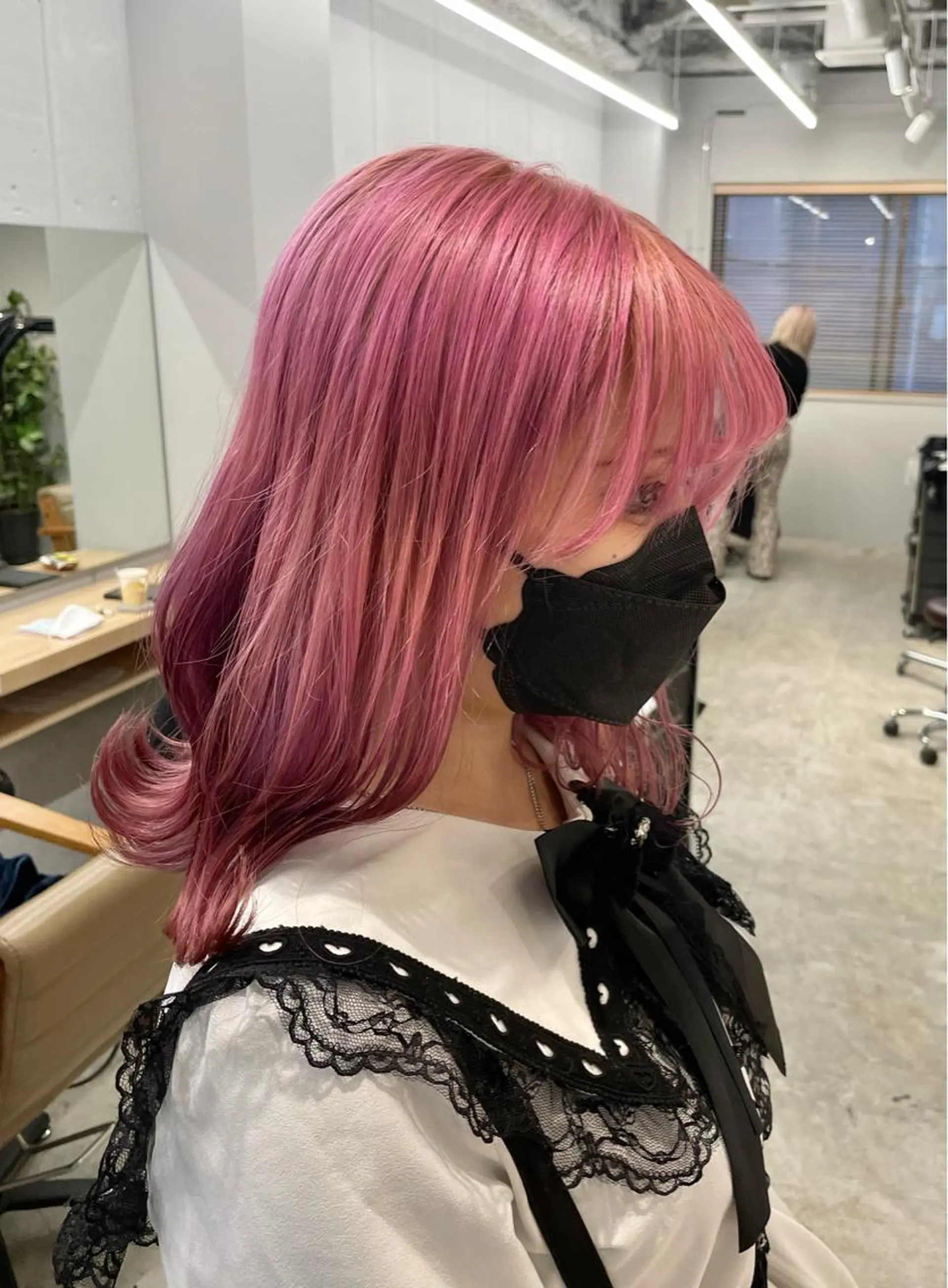 ミディアム カット ヘアカラー SAEKI【ior 】北千住店ブリーチのヘアスタイル