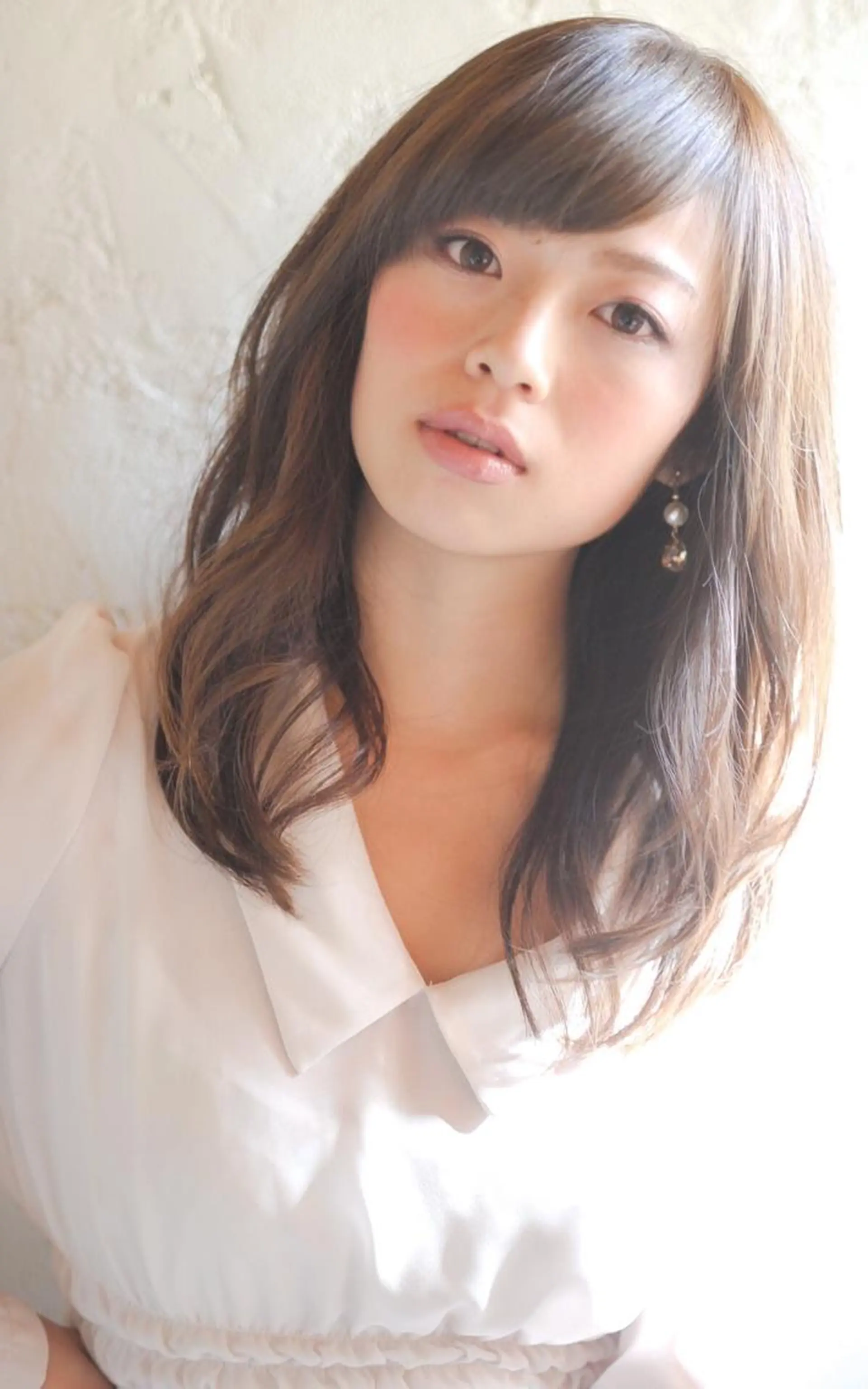 セミロング カラー パーマ ヘアアレンジ セミロングパーマ 外国人風カラー ニュアンスパーマ 推し活専用 【派手髪】飯野ゆかりのヘアスタイル