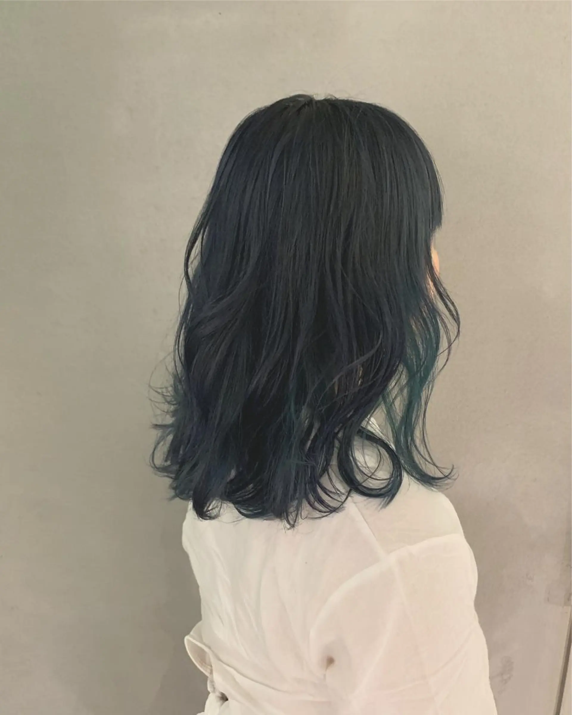 ミディアム カラー ブリーチ ブルーカラー ネイビーカラー インナーカラー/天神 ブリーチ/吉田のヘアスタイル