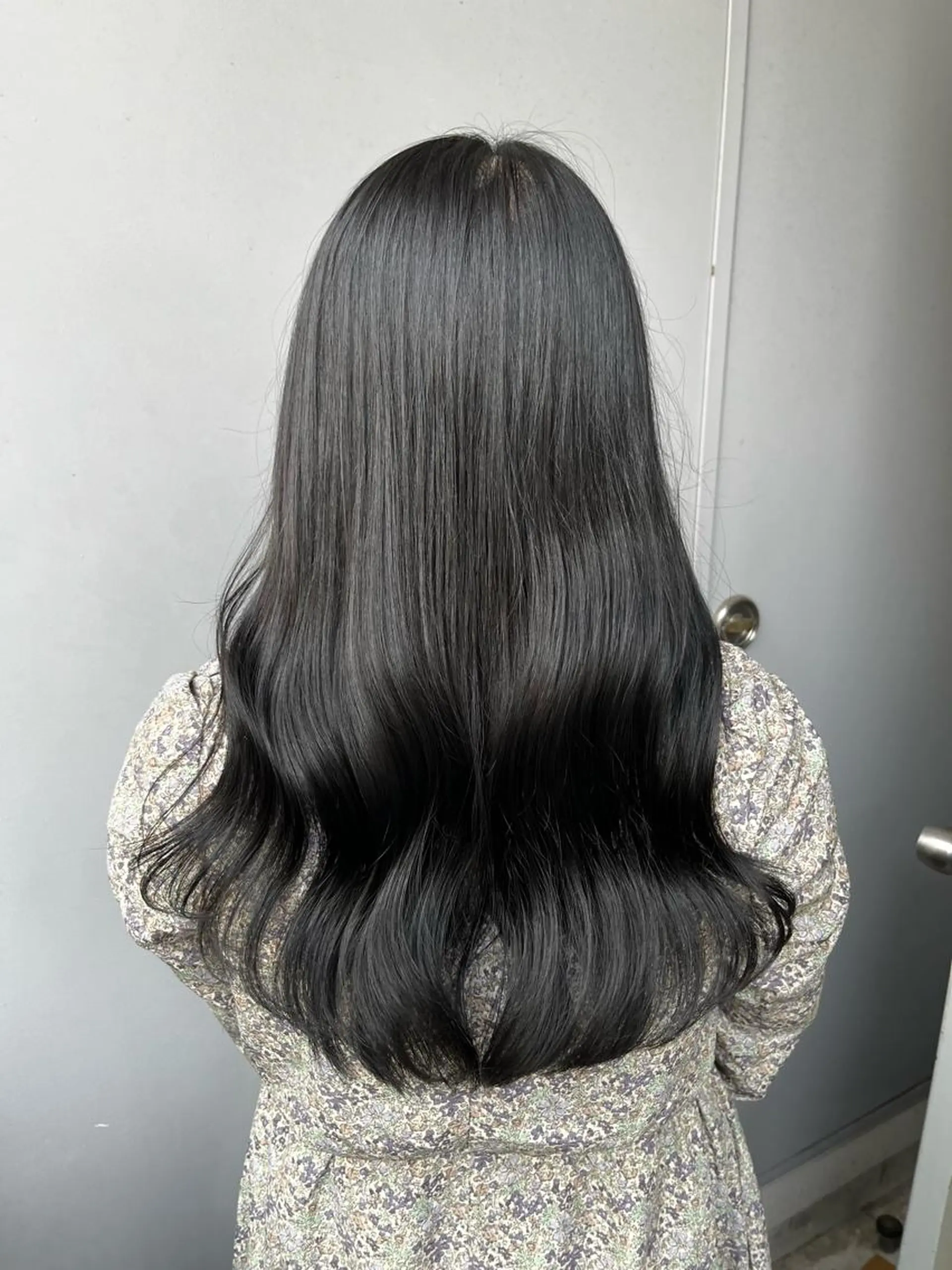 ロング カラー 黒髪 ブルーカラー ブルーブラック ヘアカラー トリートメント ヘアセット 透明感カラー🤍 Kaitoのヘアスタイル