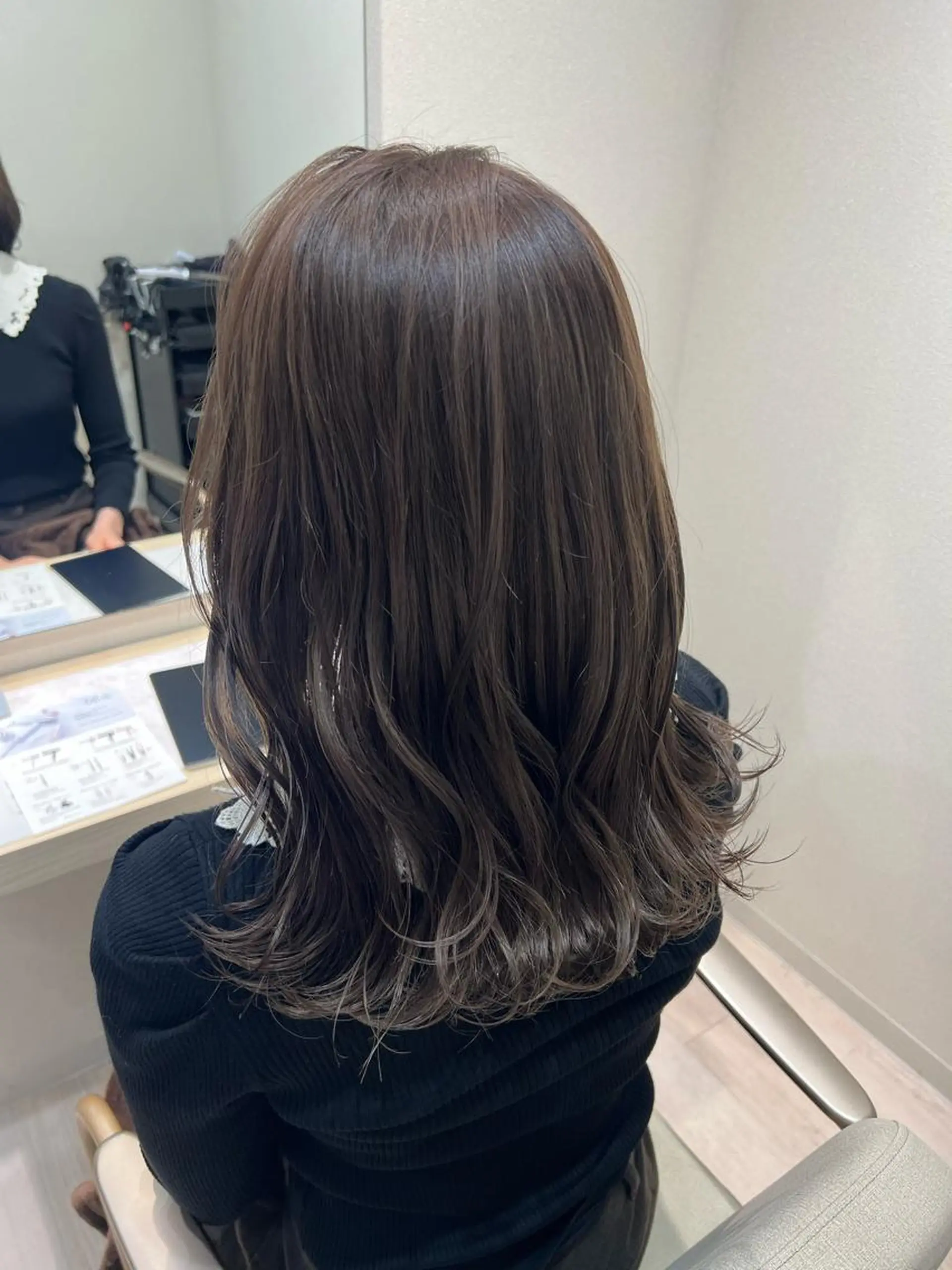 ミディアム カット ヘアカラー トリートメント ヘッドスパ mina .のヘアスタイル