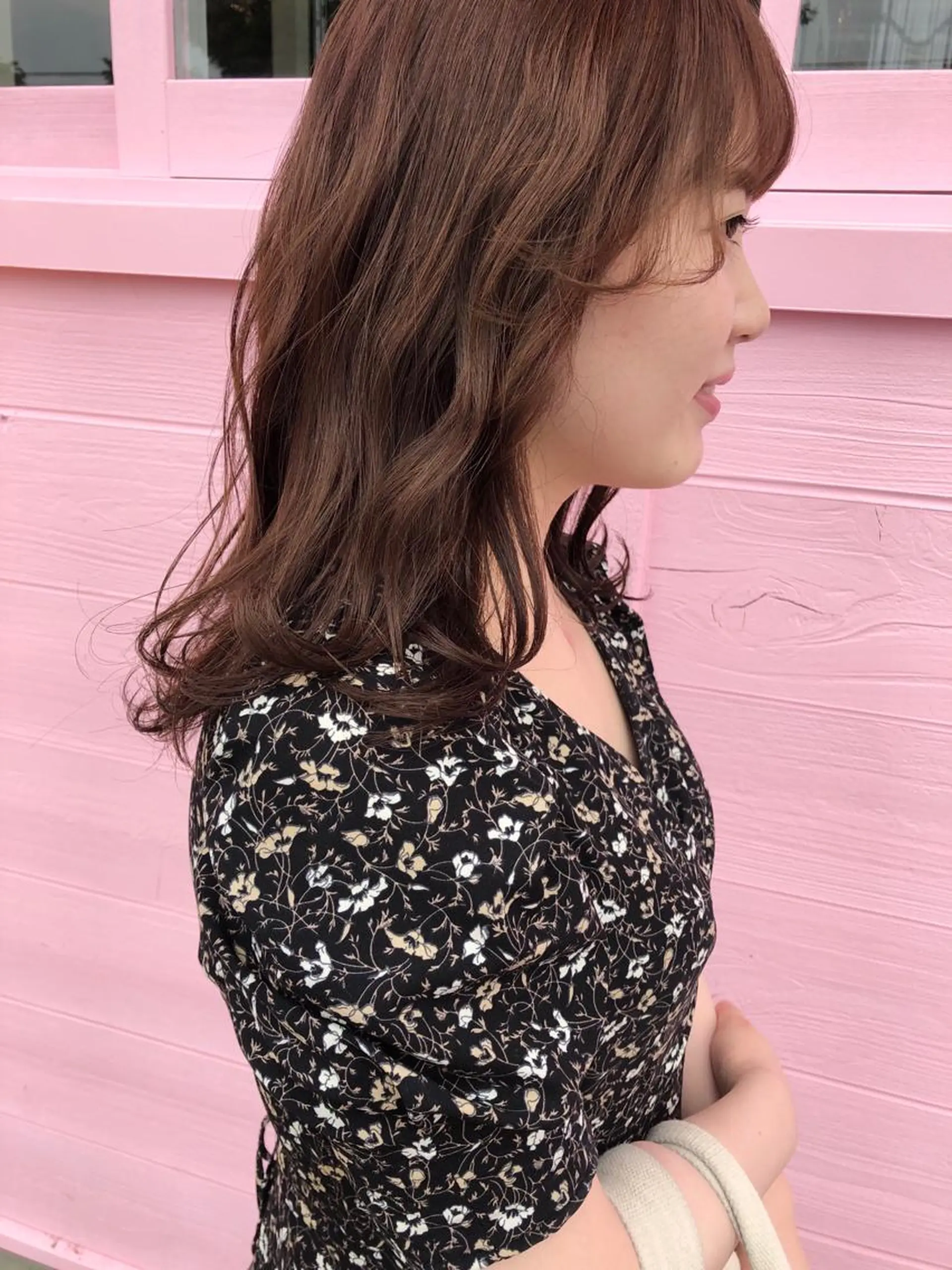 ミディアム カラー 岩田 萌那のヘアスタイル