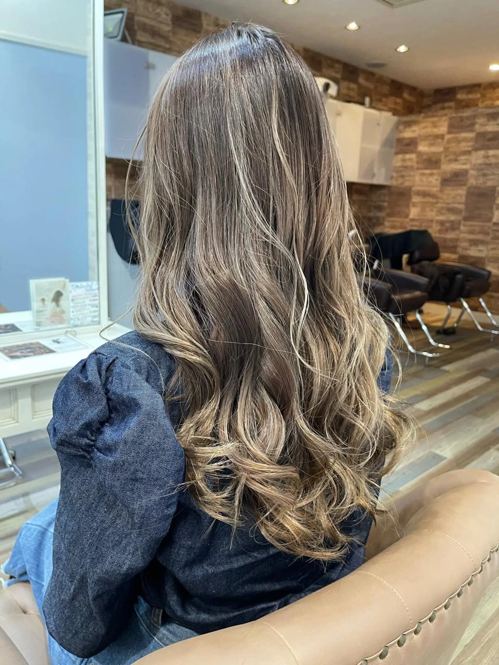 ロング カラー グレージュ ミルクティーグレージュ 穐山 翔のヘアスタイル