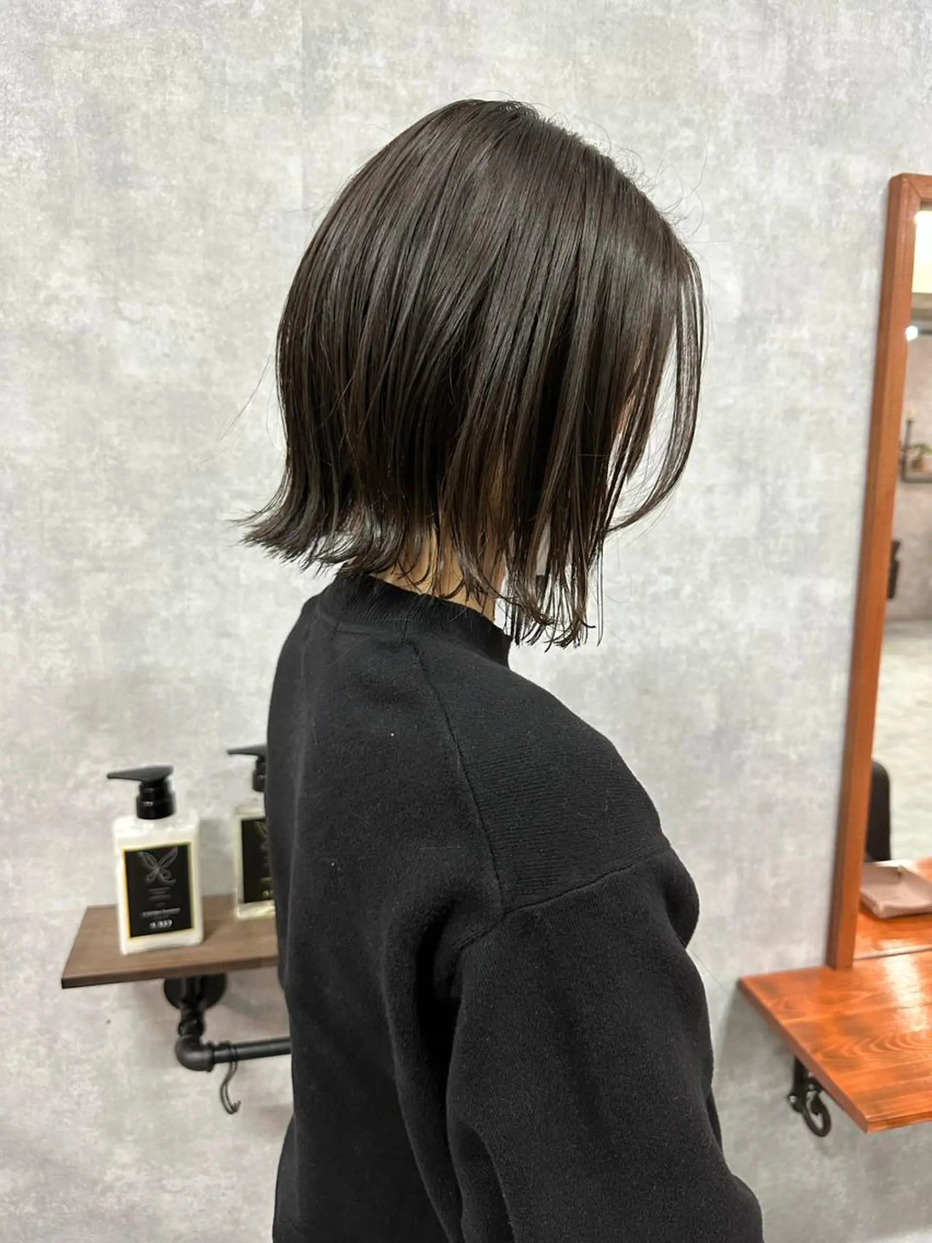 ショート 切りっぱなしボブ ショートボブ ハンサムショート 丸みショート アッシュ カット ヘアカラー トリートメント モテ髪/ボブ/ショー ト/アダチフウトのヘアスタイル