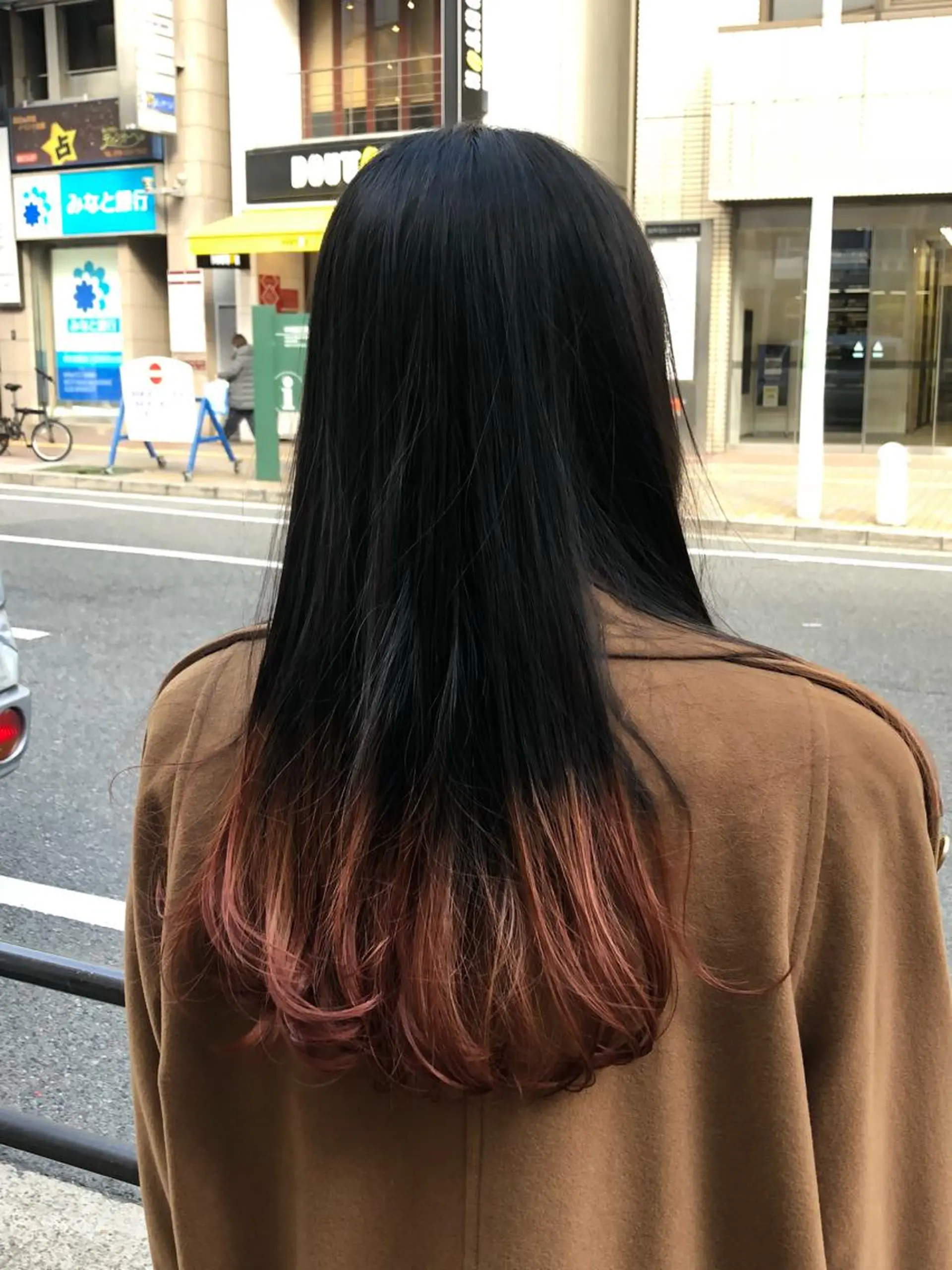 セミロング カラー グラデーションカラー カット ヘアカラー ナカオ ヤストシのヘアスタイル