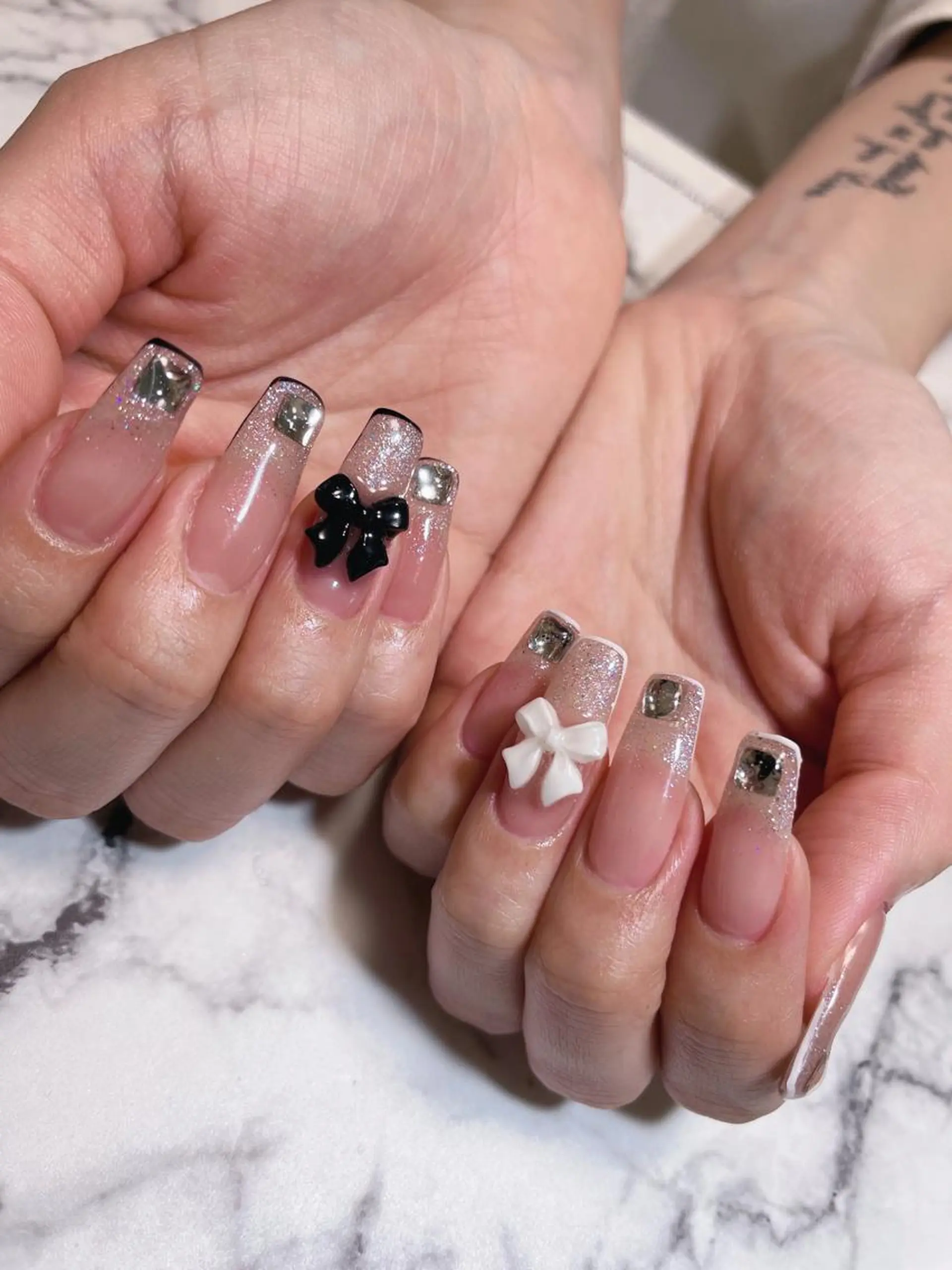 ネイル 氷ネイル・うるうるネイル 韓国ネイル リボン private salon NIKOのネイルデザイン