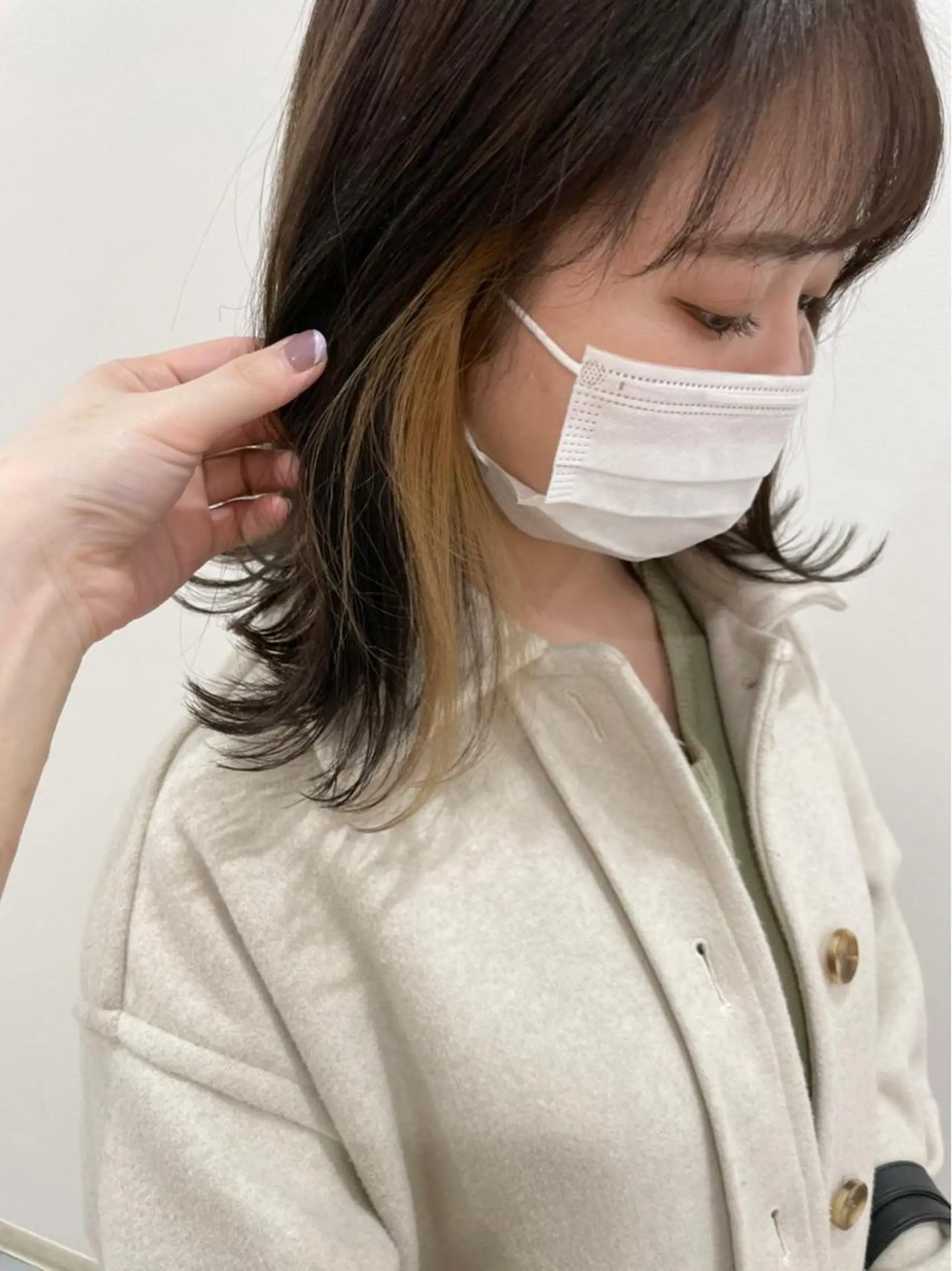 ミディアム カラー akane .のヘアスタイル