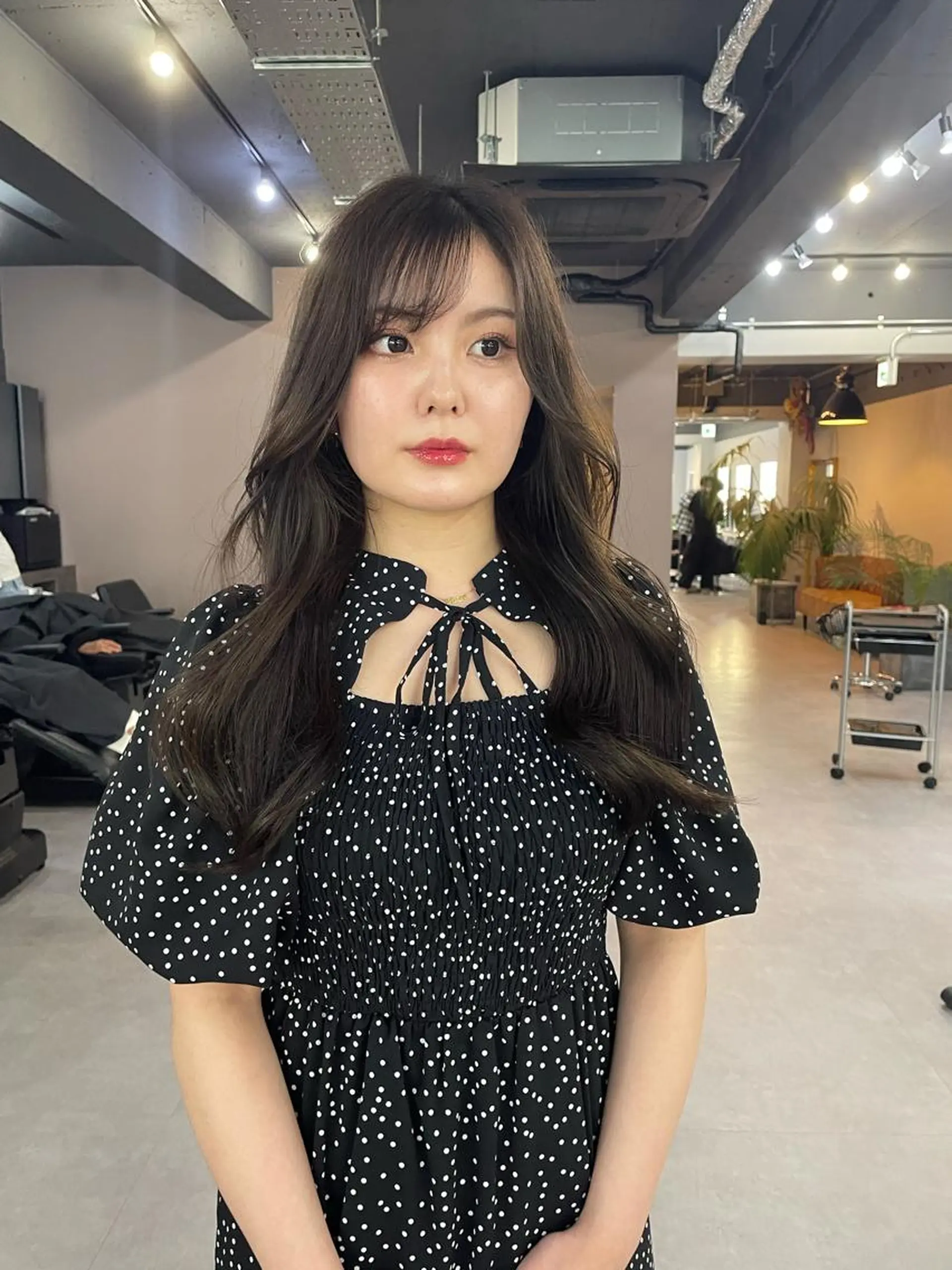 ミディアム カラー カット ヘアカラー トリートメント 西村あきや トレンド韓国ヘアのヘアスタイル