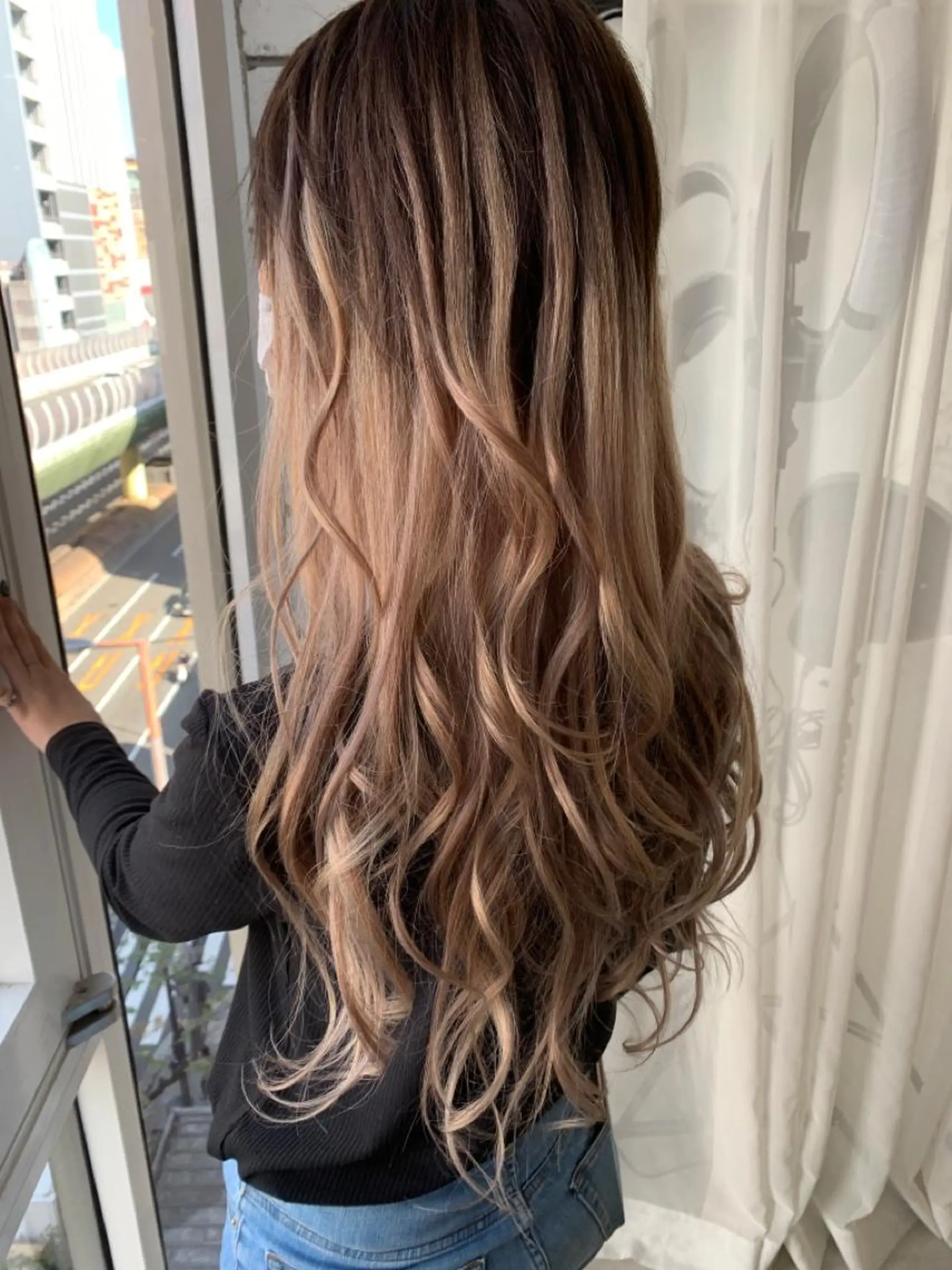 ロング カラー バレイヤージュ エクステ レイヤーカット ヘアカラー トリートメント LUXBE LUCE那覇イオン店所属・LUXBE LUCEのヘアスタイル