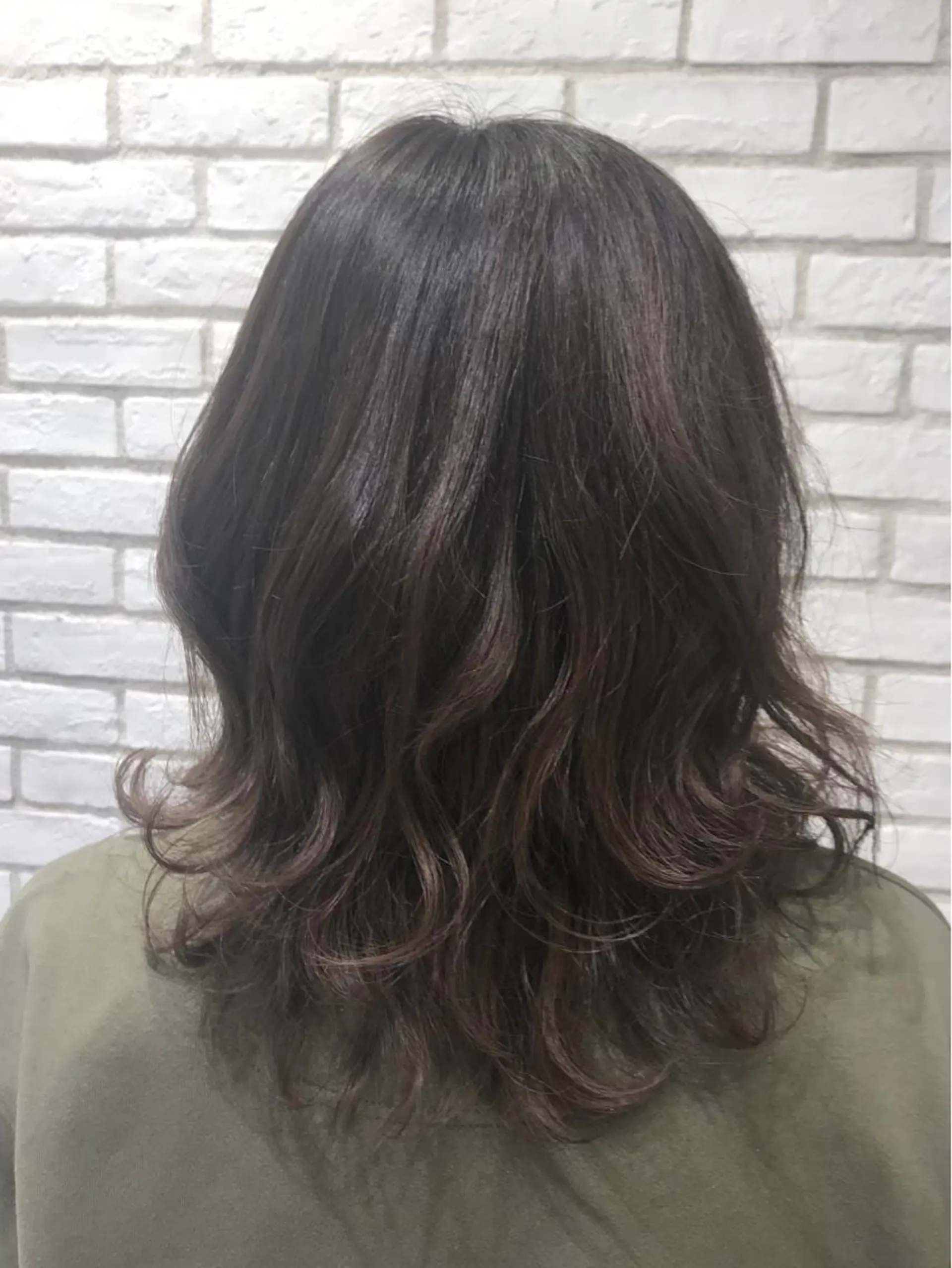 ミディアム カラー ブリーチ グラデーションカラー グレージュ Ash 戸田公園店のヘアスタイル