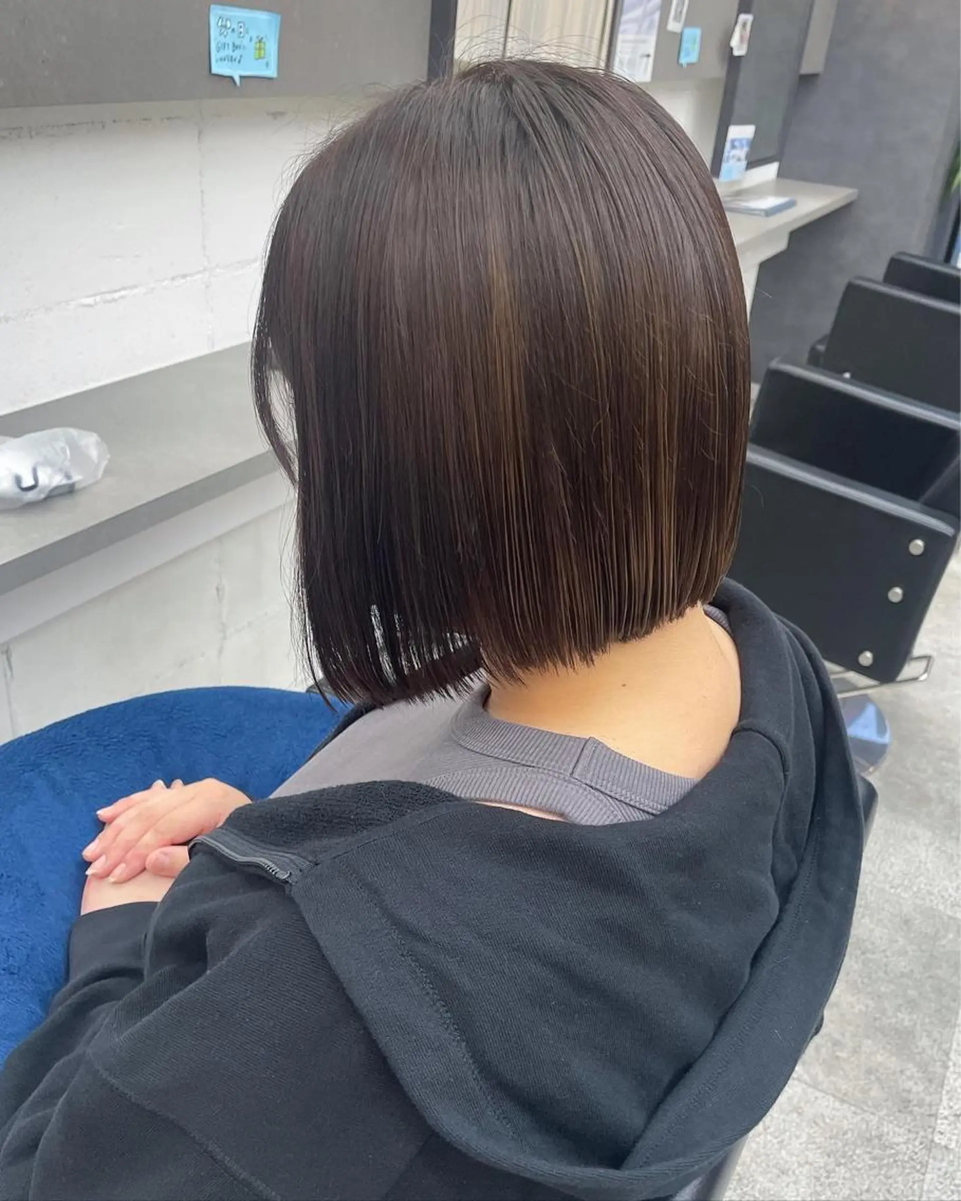 ショート カラー ヘアアレンジ ボブ カット mika｜ブルーカラ ー｜ハイトーンカラーのヘアスタイル