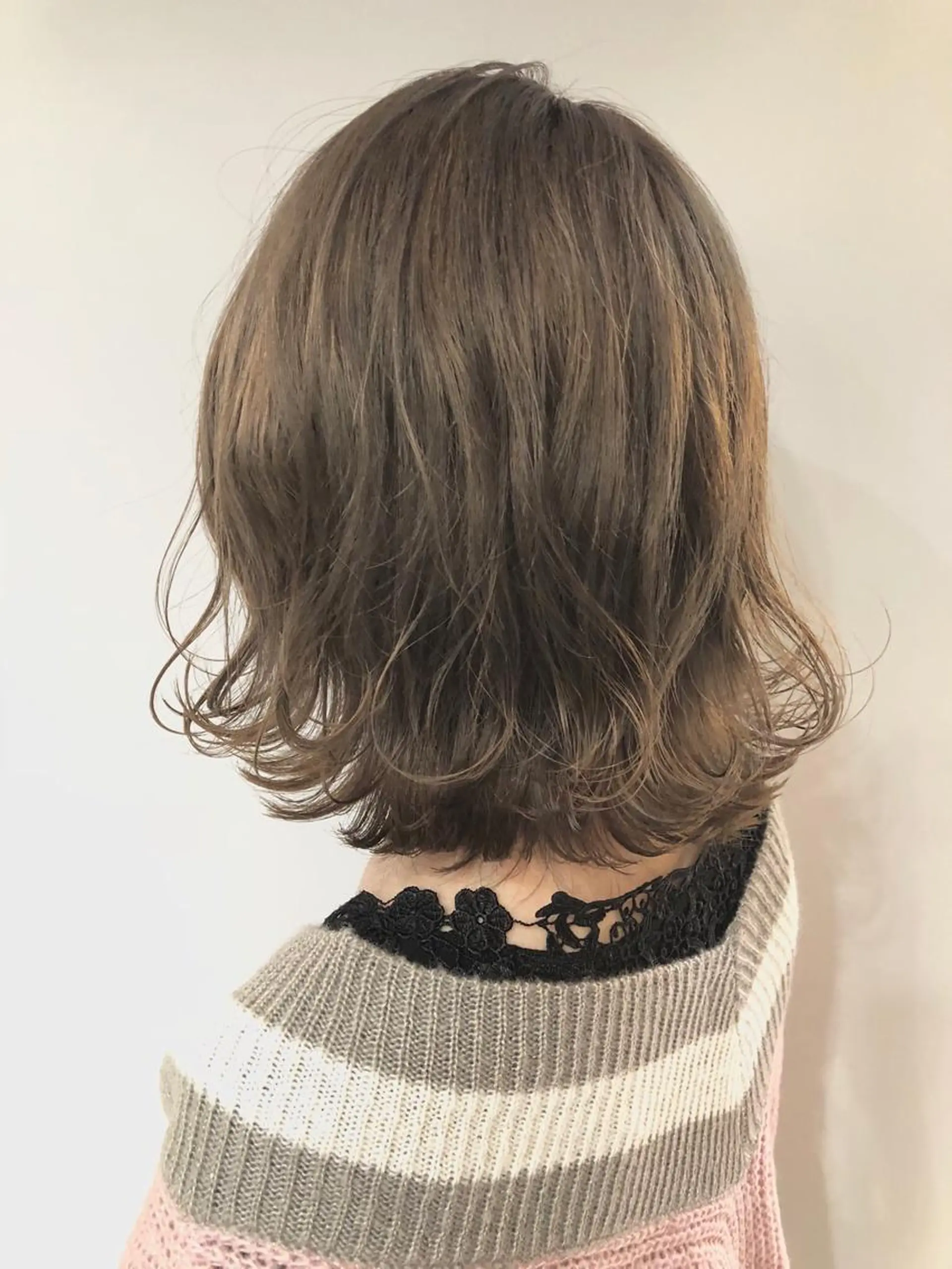 ミディアム カラー ベージュカラー ミルクティーベージュ 女性リピ90%🍨 🩷佐藤みずきのヘアスタイル