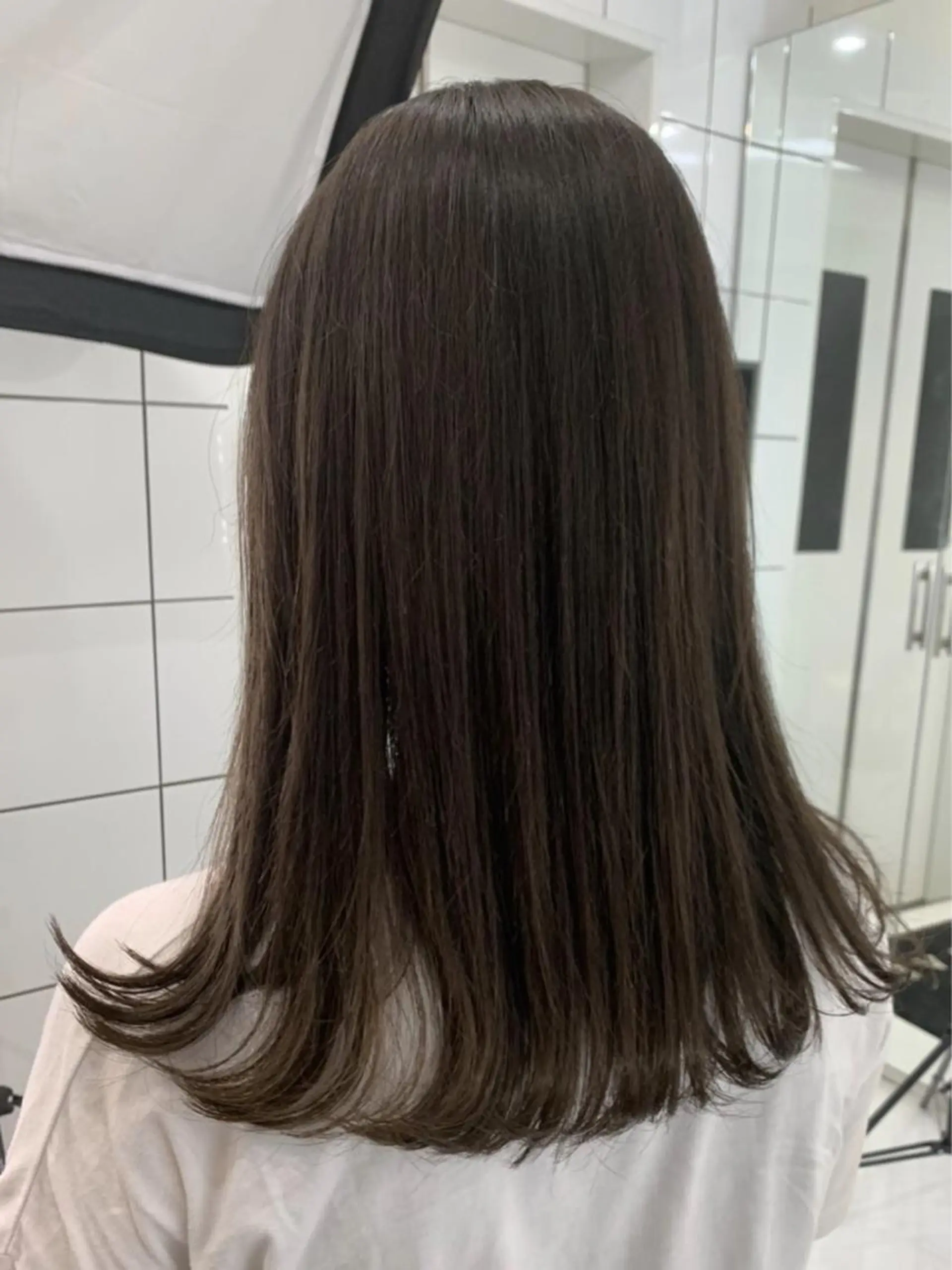 セミロング カラー 前田 桃花のヘアスタイル