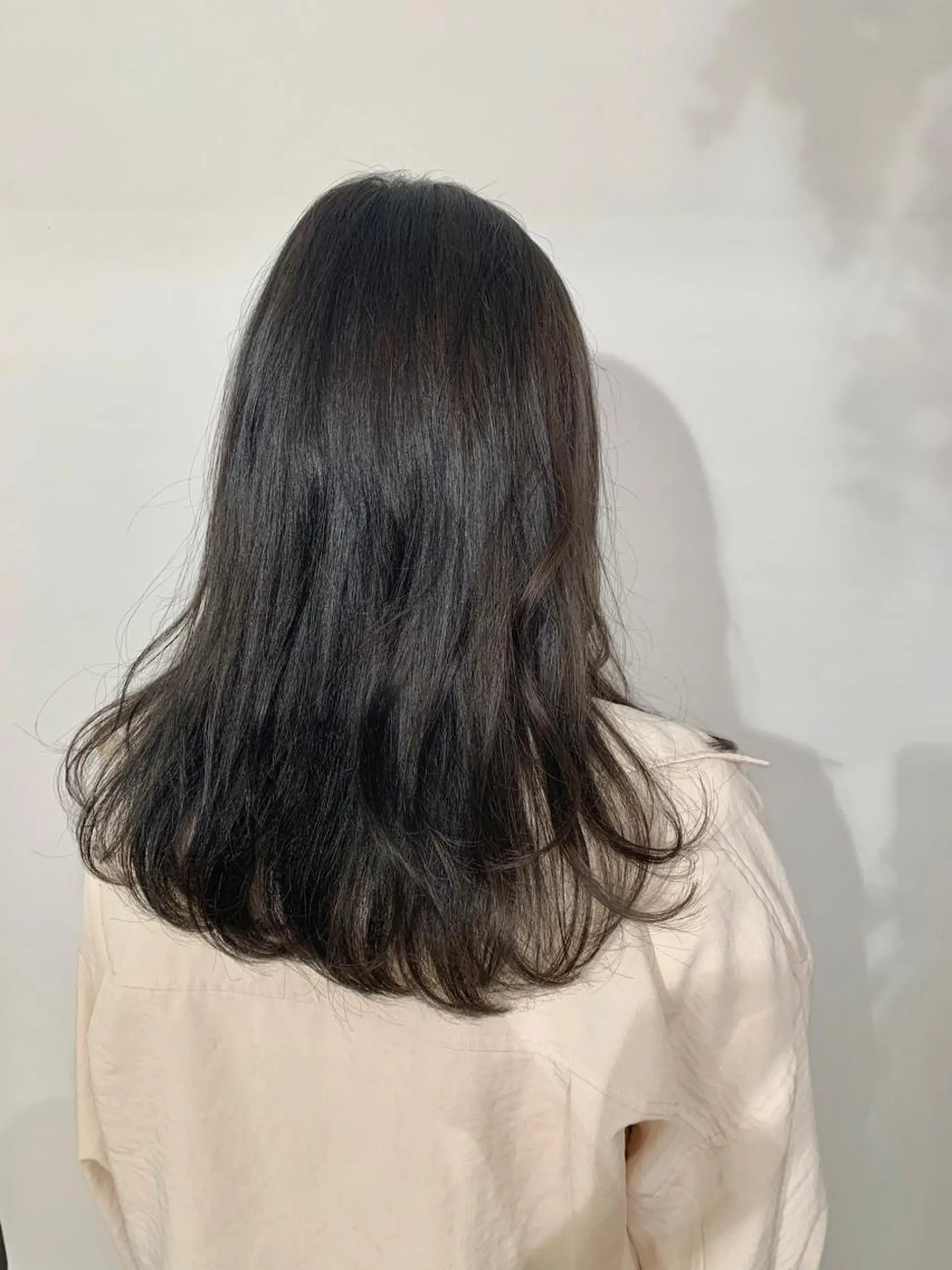セミロング カラー パーマ ヘアアレンジ ダークグレー ダークグレージュ グレージュ カット ヘアカラー トリートメント 加藤 綾華のヘアスタイル
