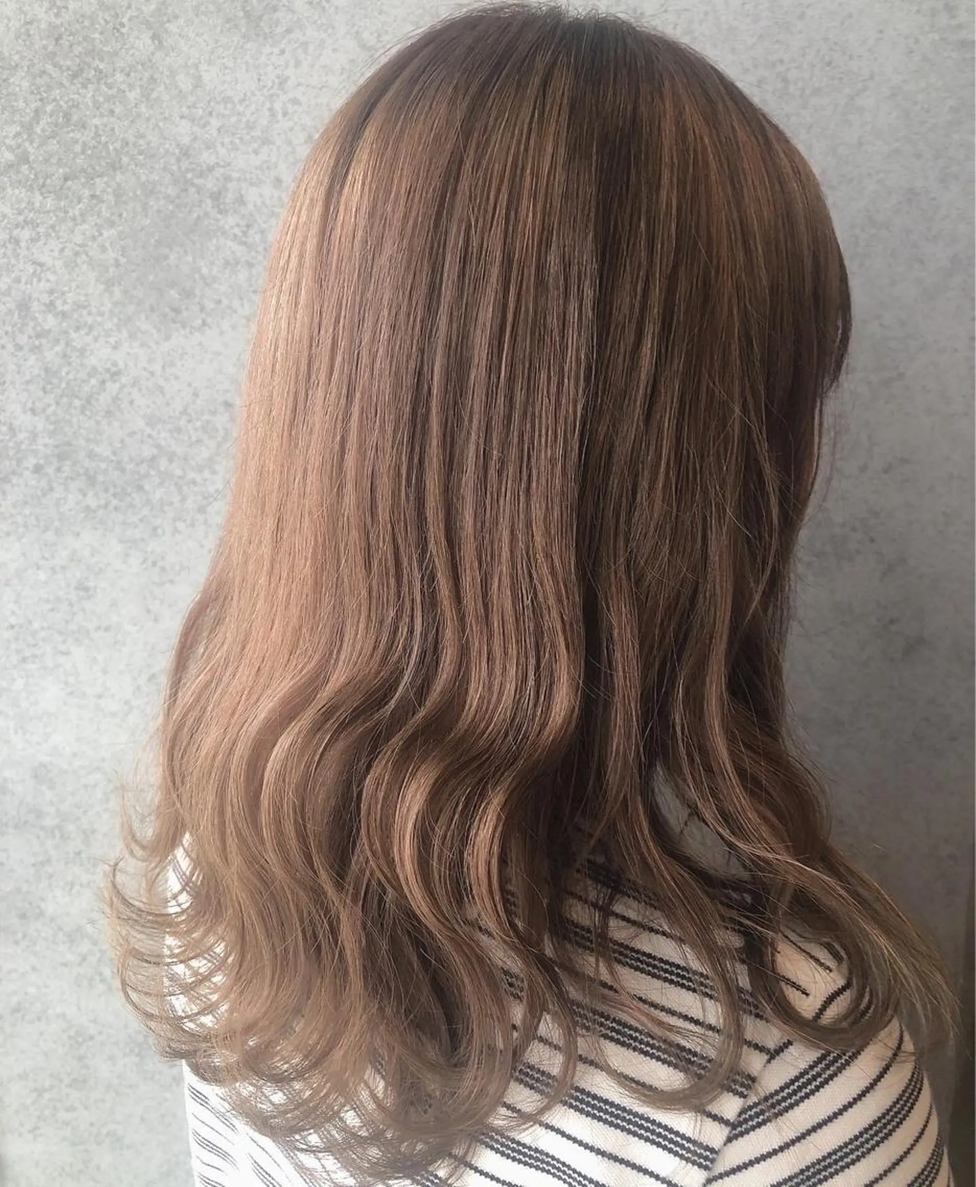 ロング カラー ベージュカラー 櫻井 未悠のヘアスタイル