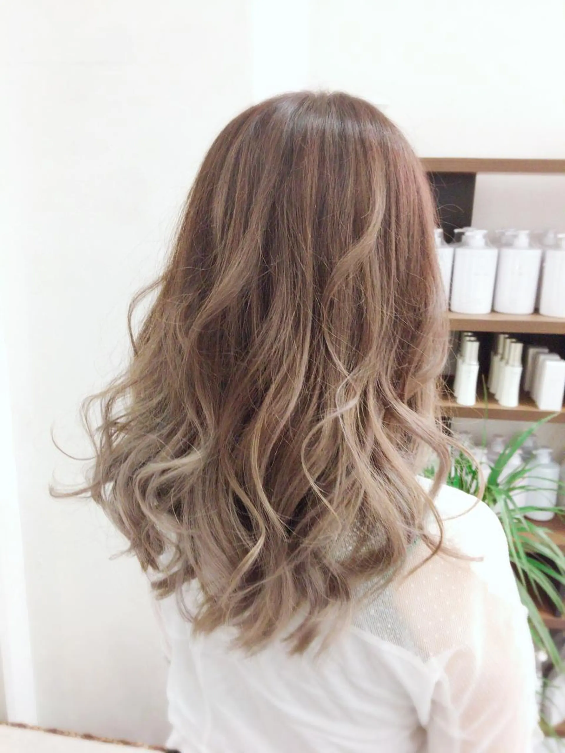 セミロング カラー アッシュ バレイヤージュ レイヤーカット ケアブリーチ&シール エクステの店和田翔莉のヘアスタイル