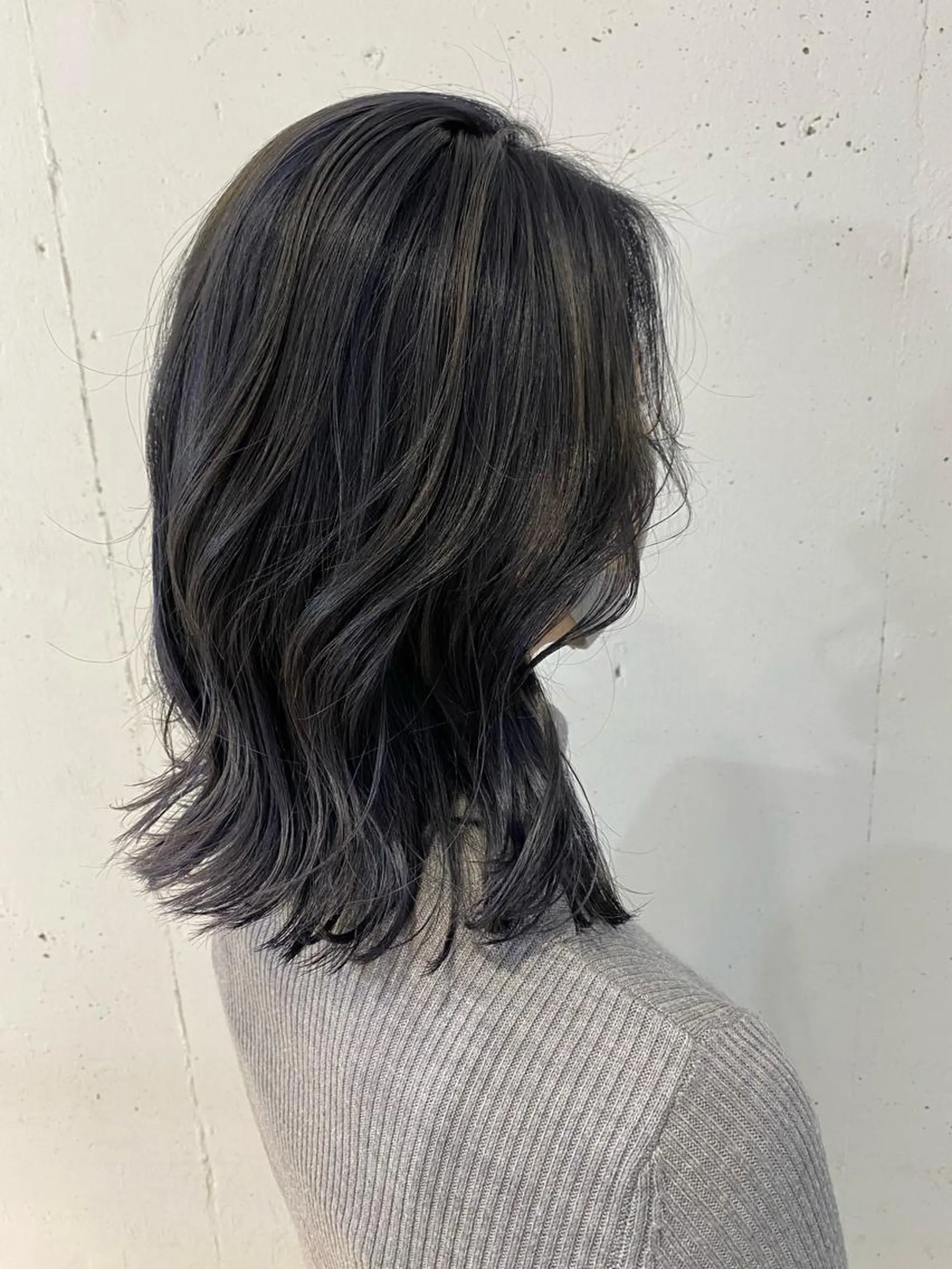 ミディアム カラー ブルーカラー 透明感カラー シルバー SALOWIN調布店所属・ツヤ髪師 kichiのヘアスタイル