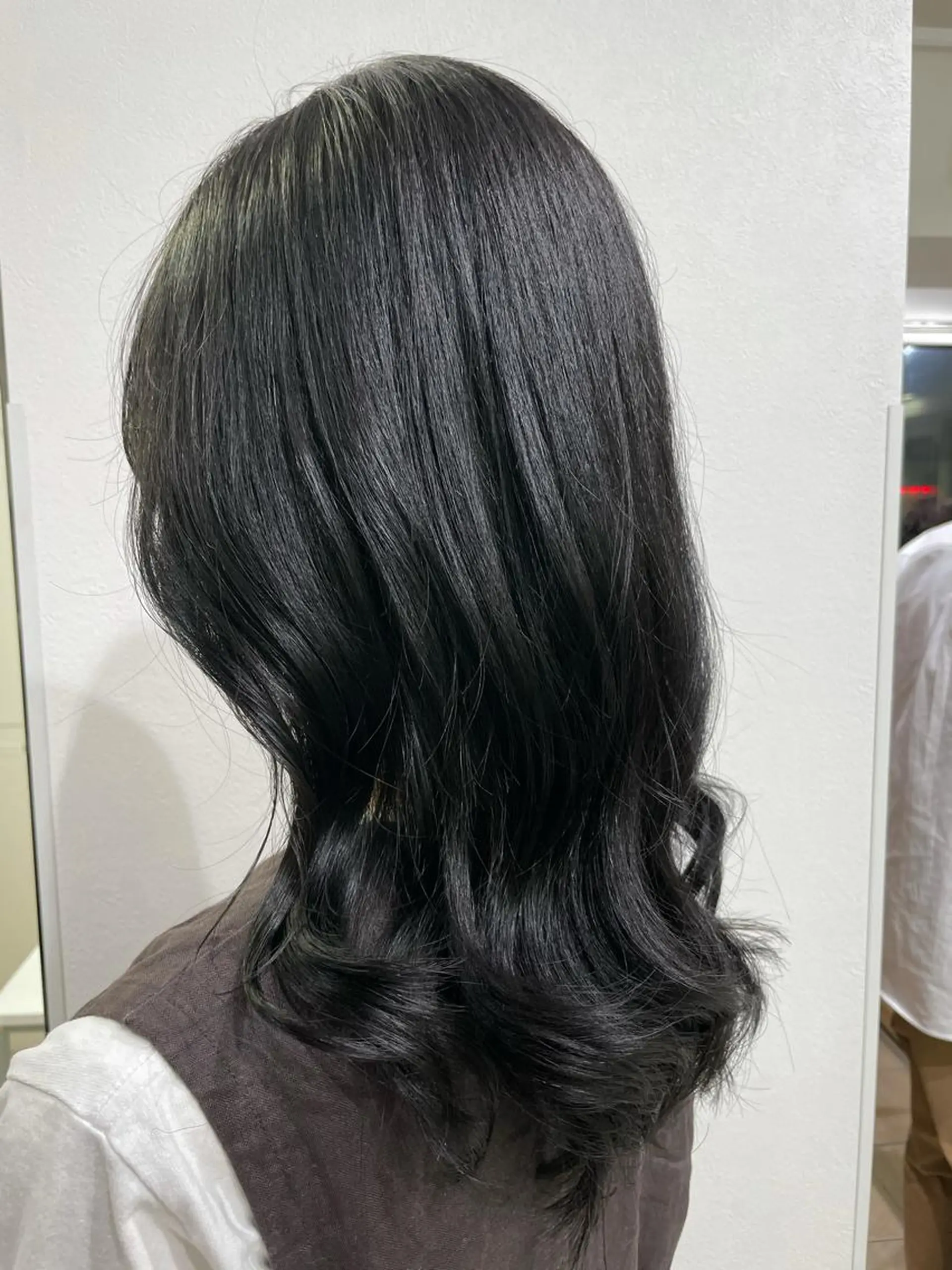 セミロング カラー 黒髪 ブルーカラー ブルーブラック ヨシンモリ カット ヘアカラー 福島成美/髪質改善 縮毛矯正/カラーのヘアスタイル