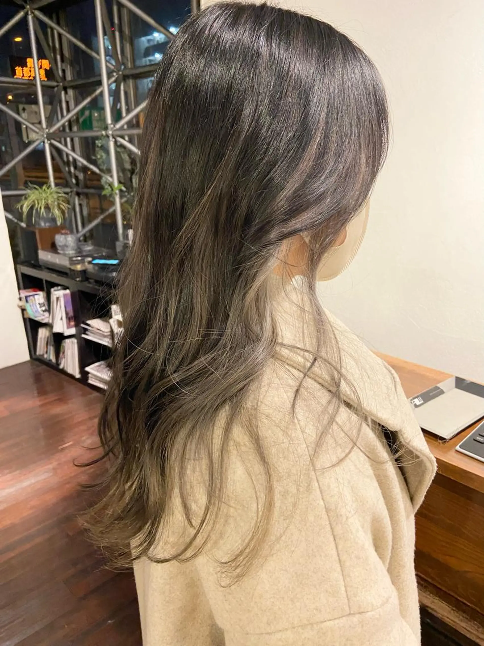 ロング ヘアカラー トリートメント aW HAIRカンノ カナエのヘアスタイル