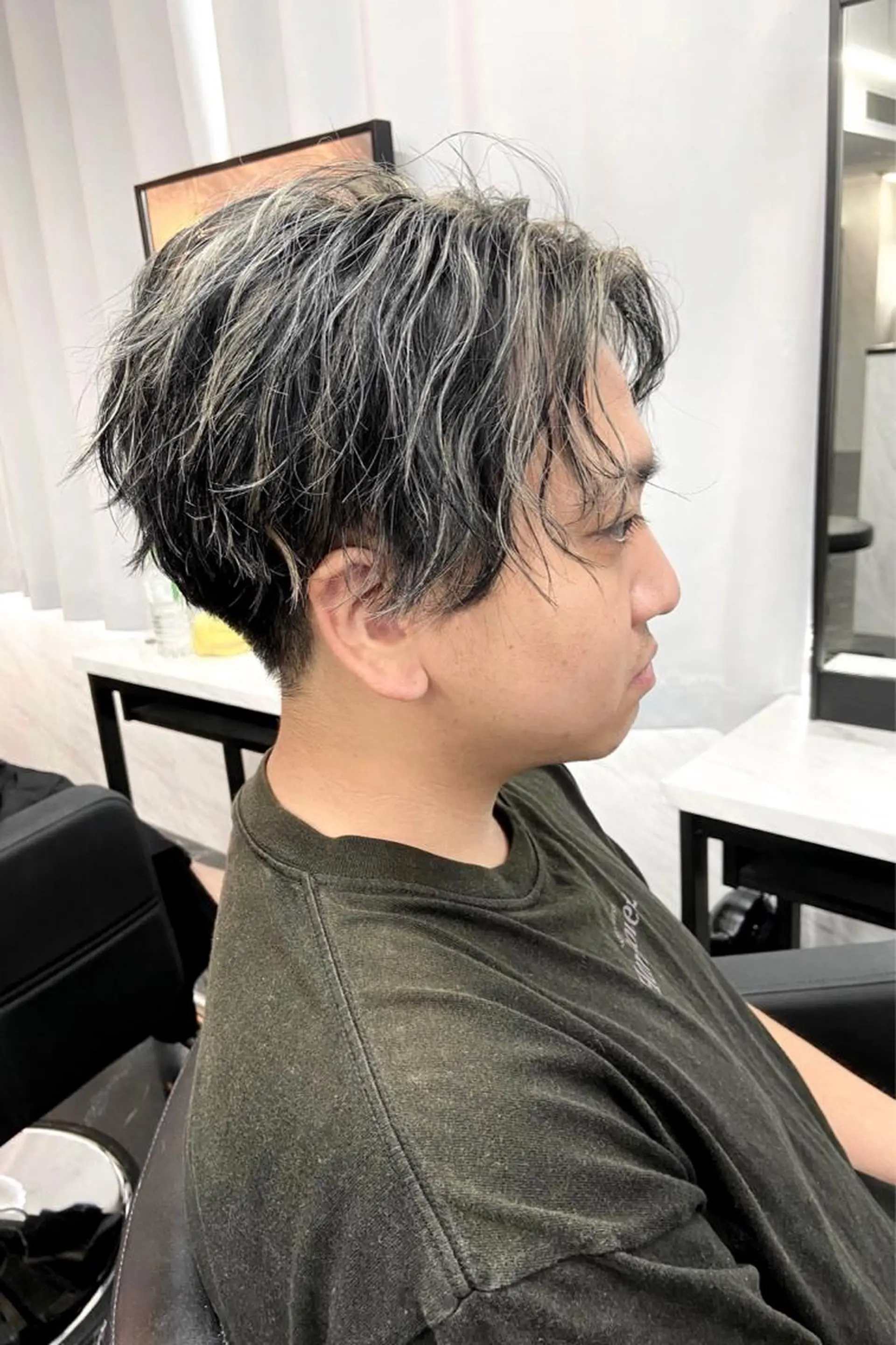 ショート カラー メンズ メンズハイトーン ハイトーンカラー カット ヘアカラー ミルボンAujua認定サロン Ria  OSAKA 梅田所属・メンズ特化 Ryuのヘアスタイル