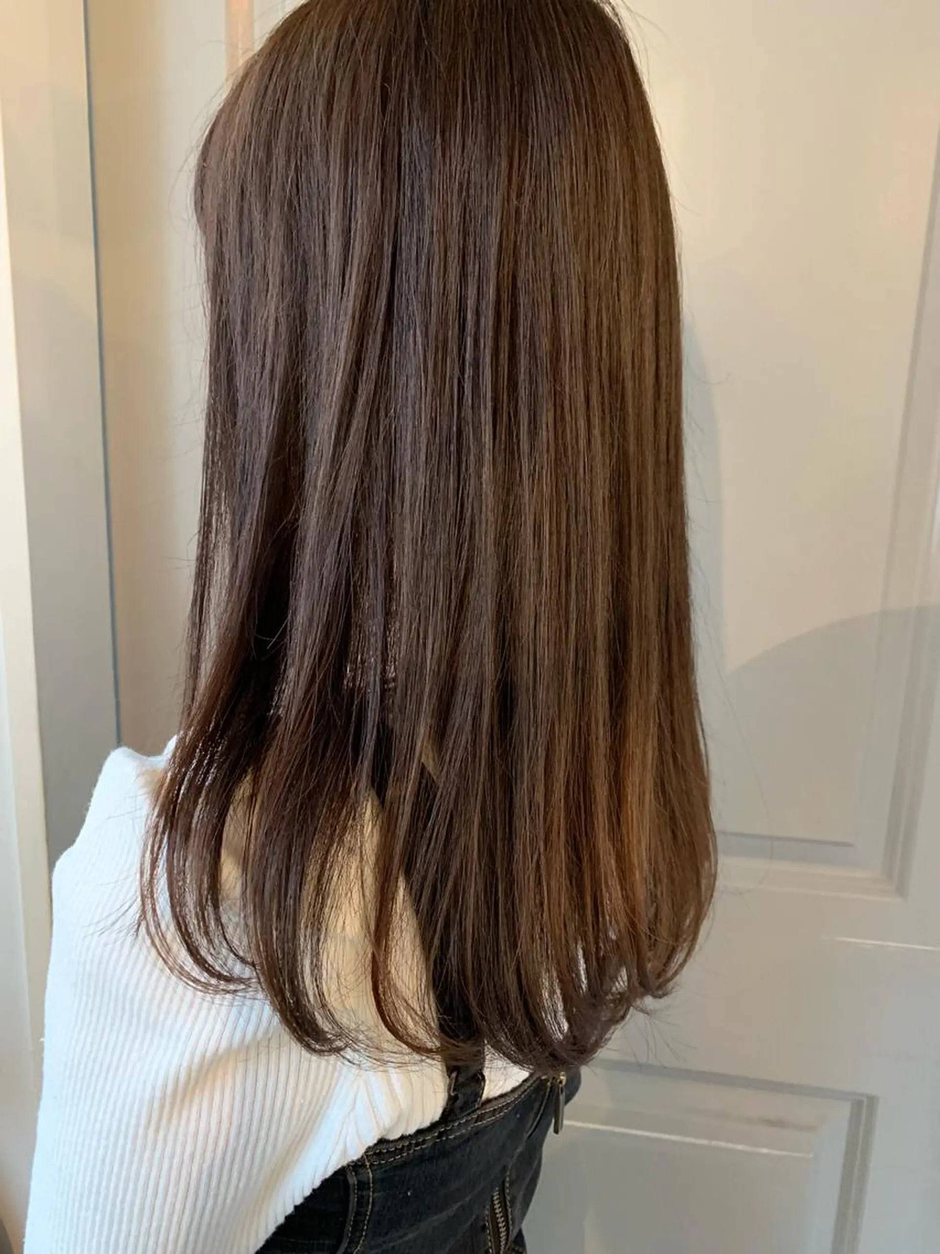 セミロング カラー ブリーチ グレージュ ミルクティーグレージュ ブリーチなしカラー 古賀 侑磨のヘアスタイル