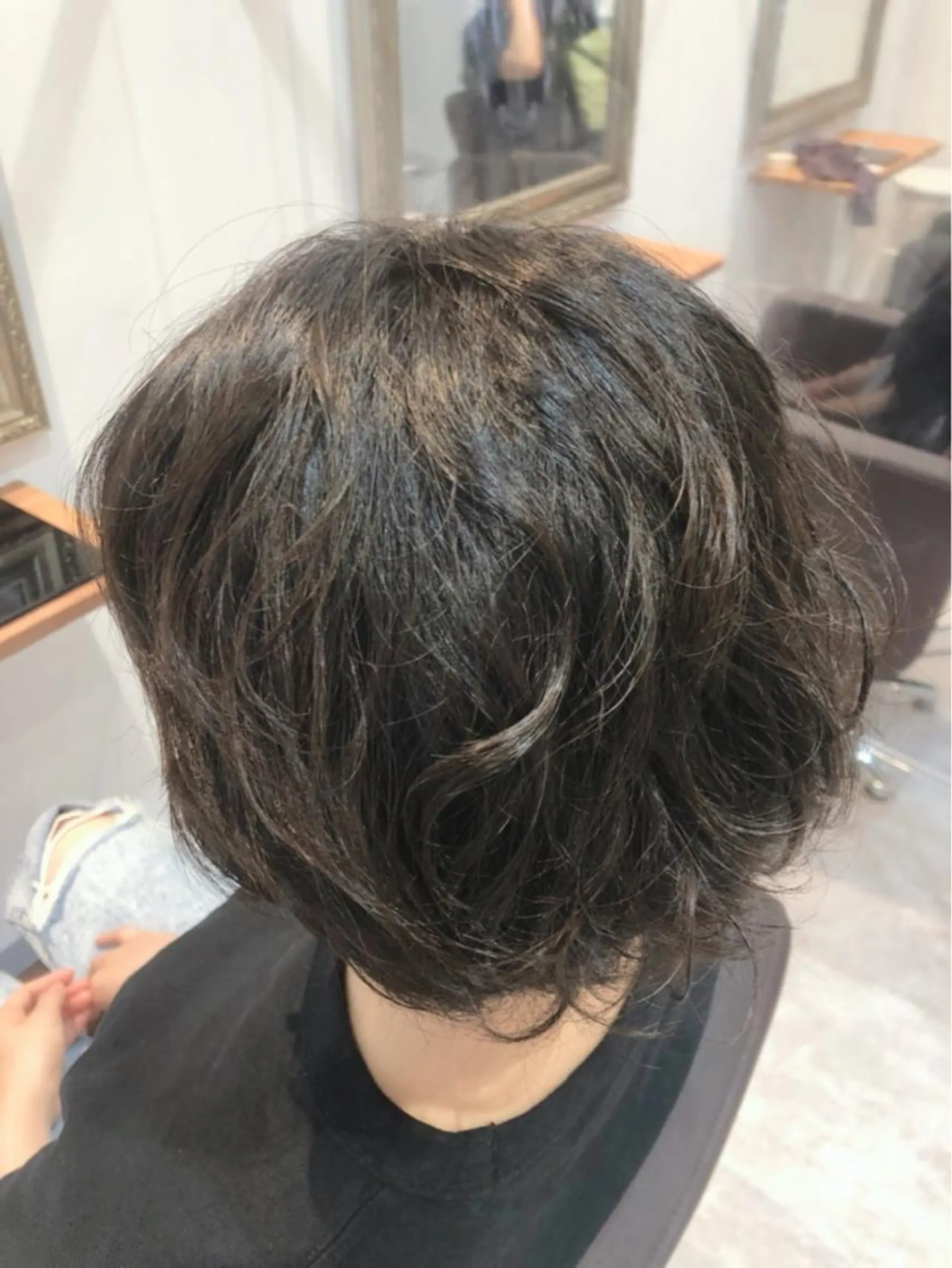 ショート カラー ベージュカラー オリーブベージュ ヘアカラー 山本 佳奈のヘアスタイル