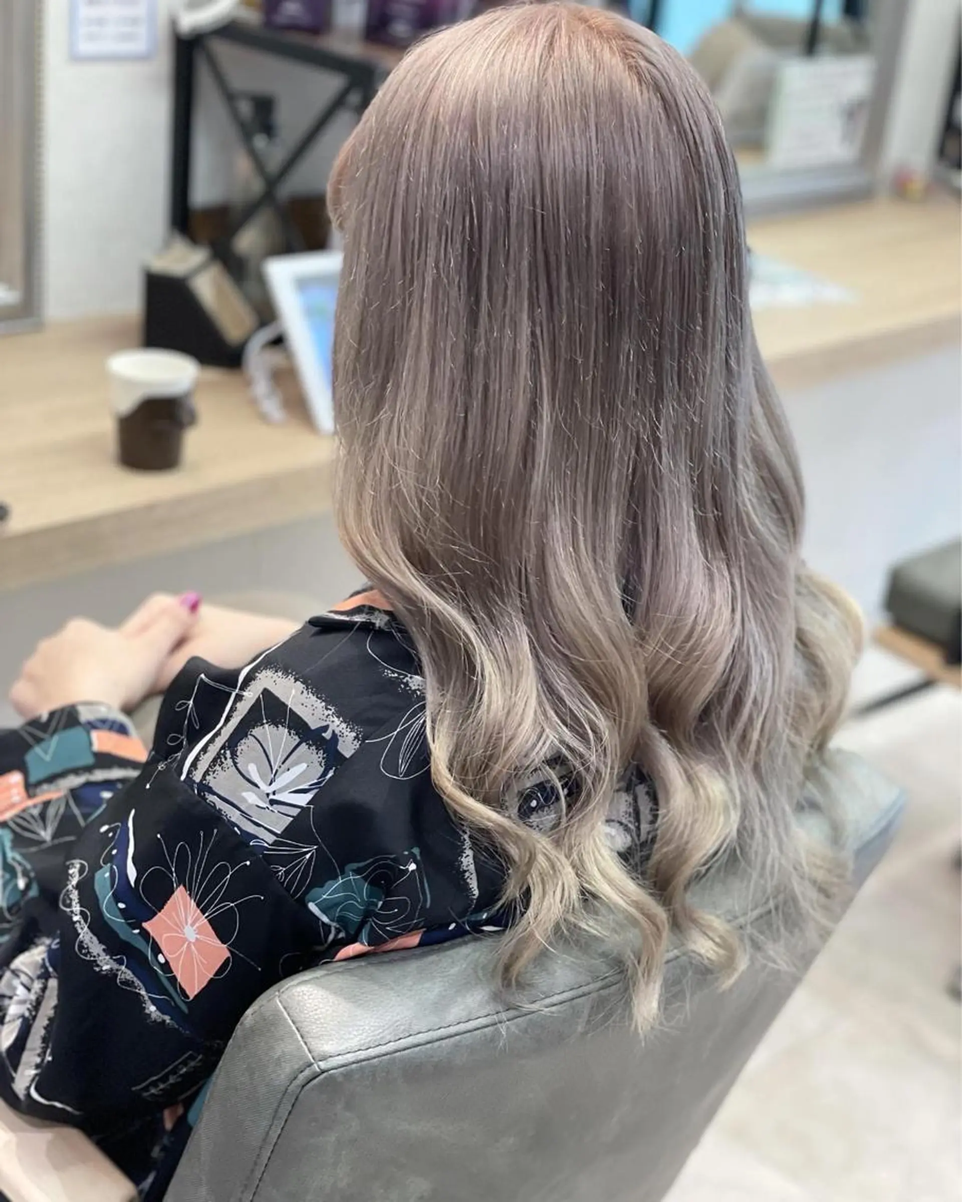 セミロング カラー ヘアアレンジ ベージュカラー ブリーチ ケアブリーチ ダブルカラー グレージュ ヘアカラー トリートメント 髪質改善×ハイトーン 中田啄也のヘアスタイル
