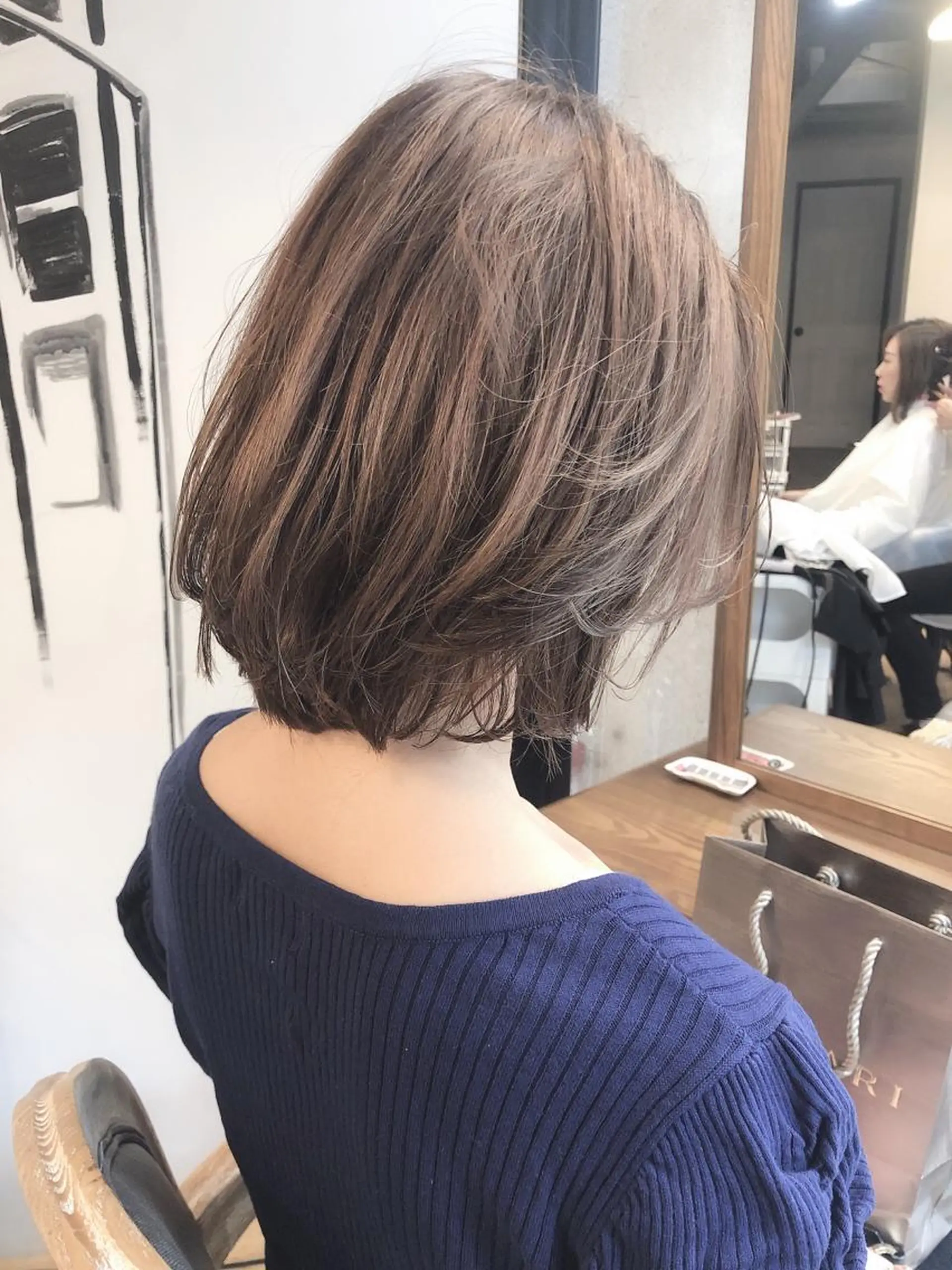 ショート 切りっぱなしボブ アッシュ ボブ 外国人風カラー ハイライト また会いたくなる 美容師【KENTA】のヘアスタイル