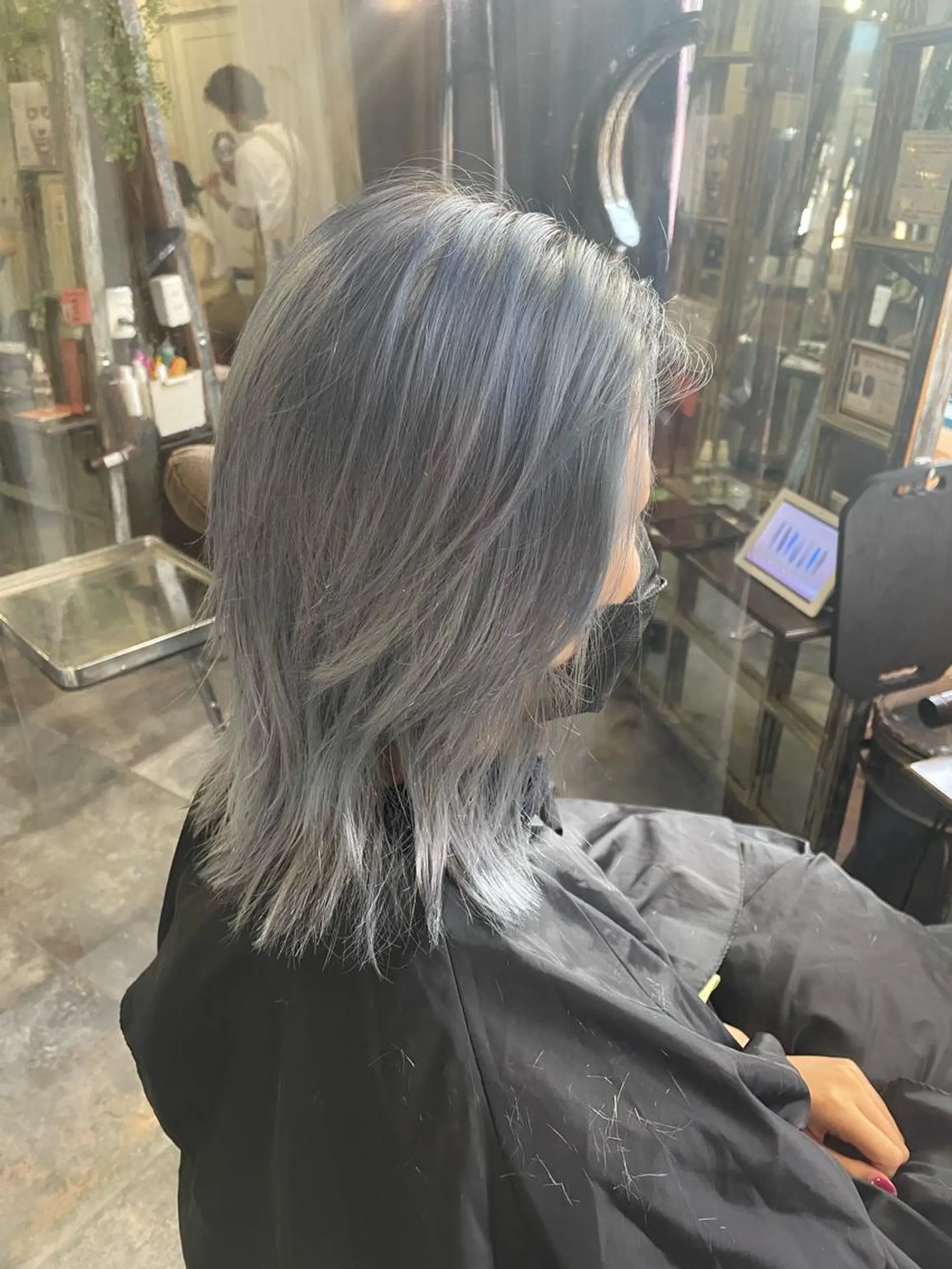 セミロング カラー シルバー ウルフカット カット ヘアカラー 韓国ヘア/レイヤー/ 暖色カラー/ Aiのヘアスタイル