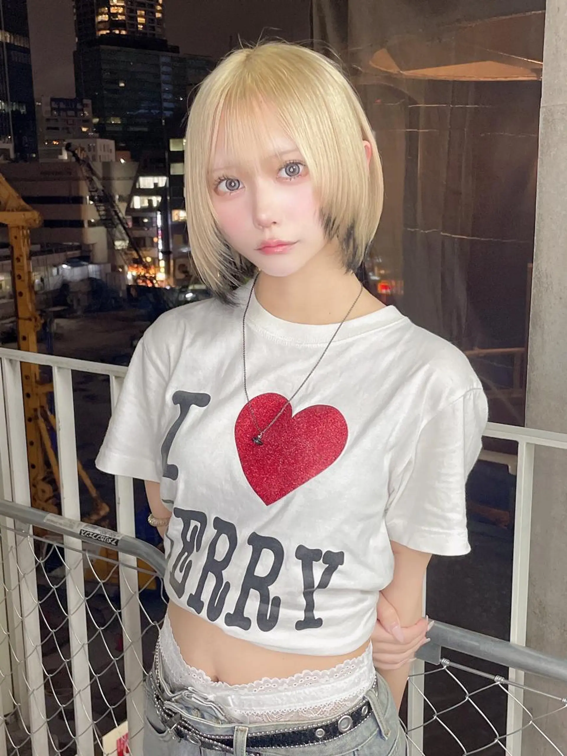 ロング カラー シールエクステ ブリーチ ハイトーンカラー エクステ レイヤーカット ホワイト&レイヤーカ ットエクステ長畠俊輔のヘアスタイル