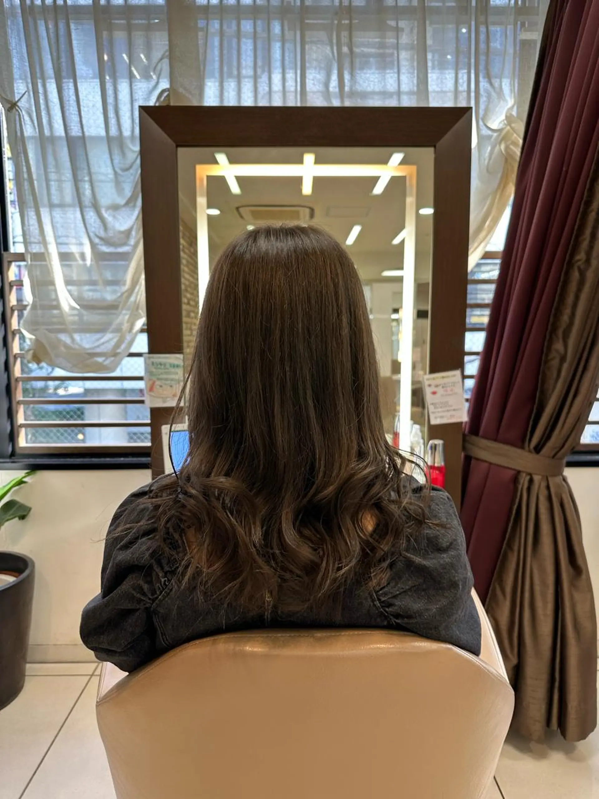 セミロング メンズ ヘアカラー メンズ特化 センターパート特化のヘアスタイル