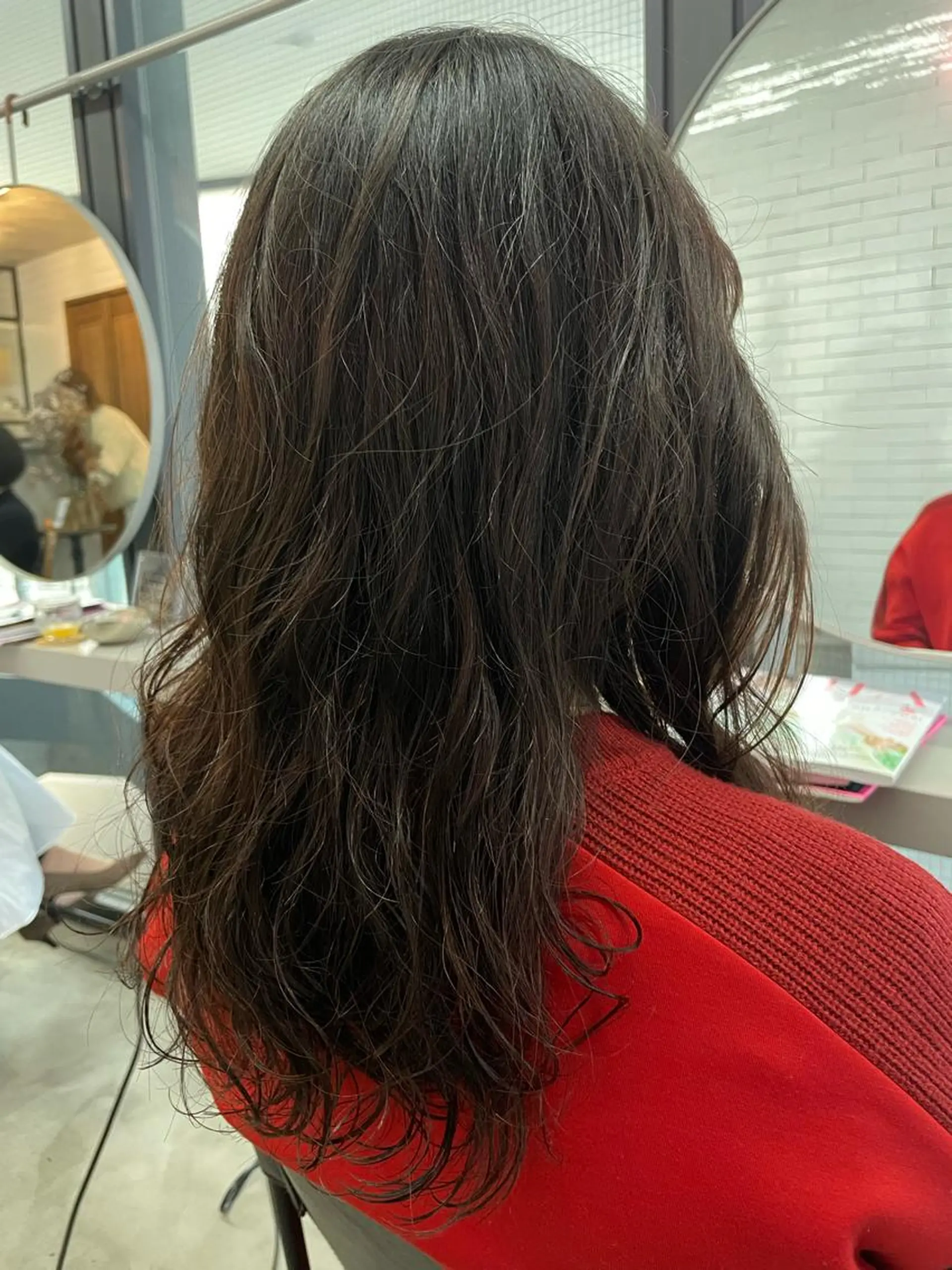 ロング パーマ ロング やすだ しおりのヘアスタイル