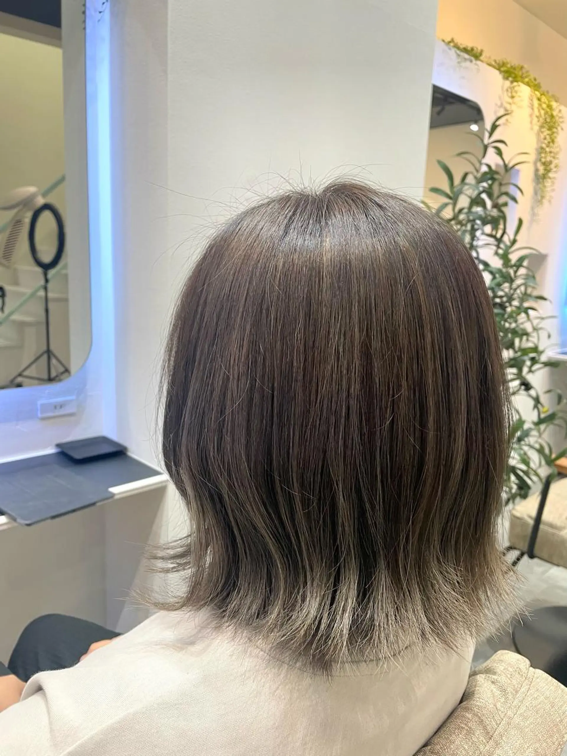 ミディアム カラー グレージュ ハイライトカラー ボブ ハイライト 似合わせスタイル🪮 🌿まなべさとみ🌿のヘアスタイル