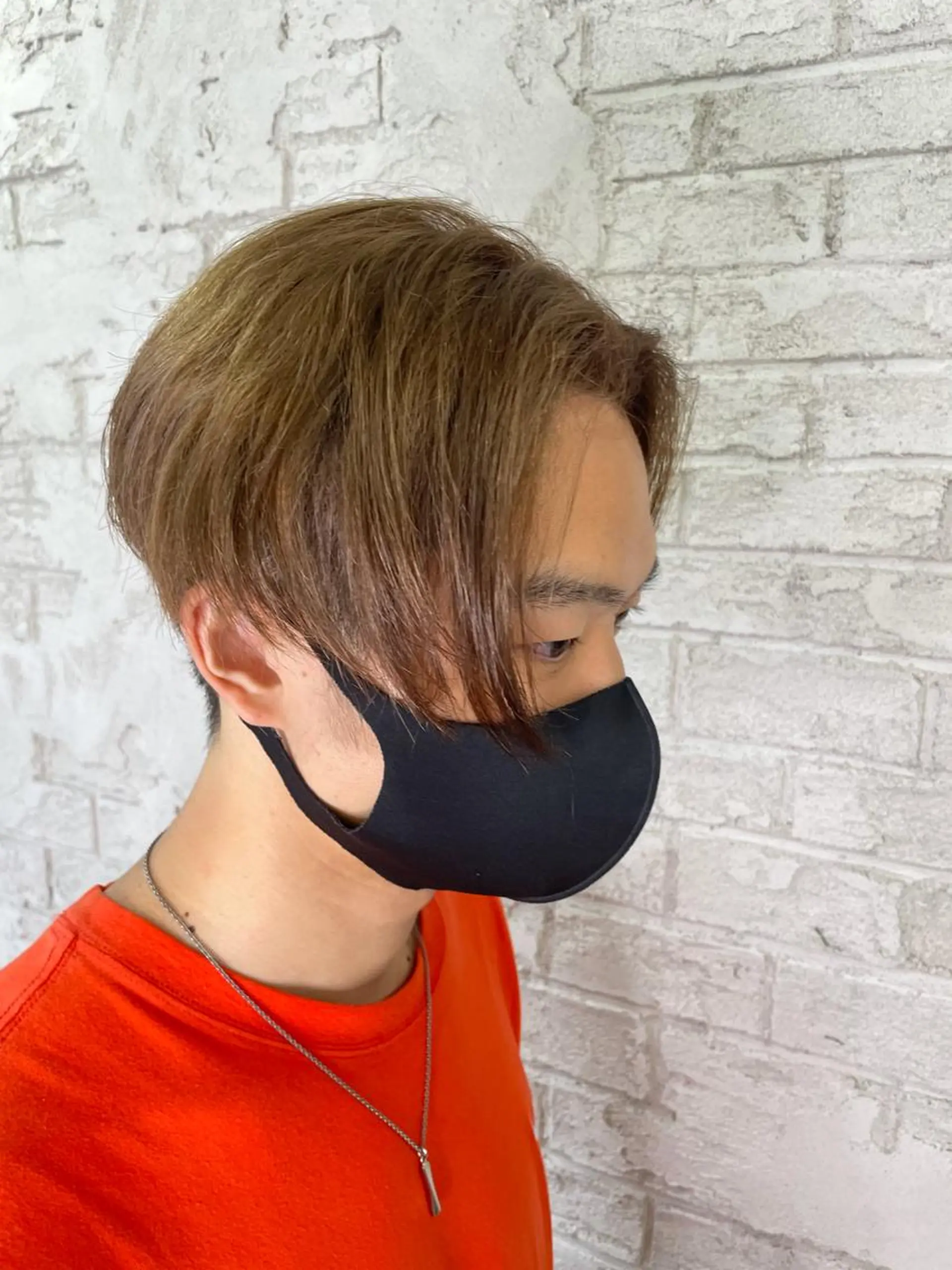 ショート カラー メンズ センターパート 刈り上げ ブリーチ特化 ハイトーンRYOYAのヘアスタイル