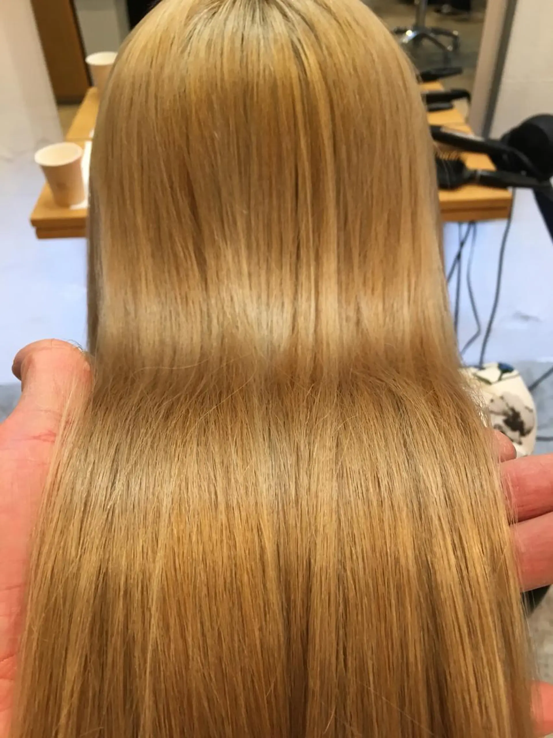 セミロング カラー ブリーチ メンズ眉毛ITSUK Iメンズ専門　新宿の眉毛・アイブロウイメージ