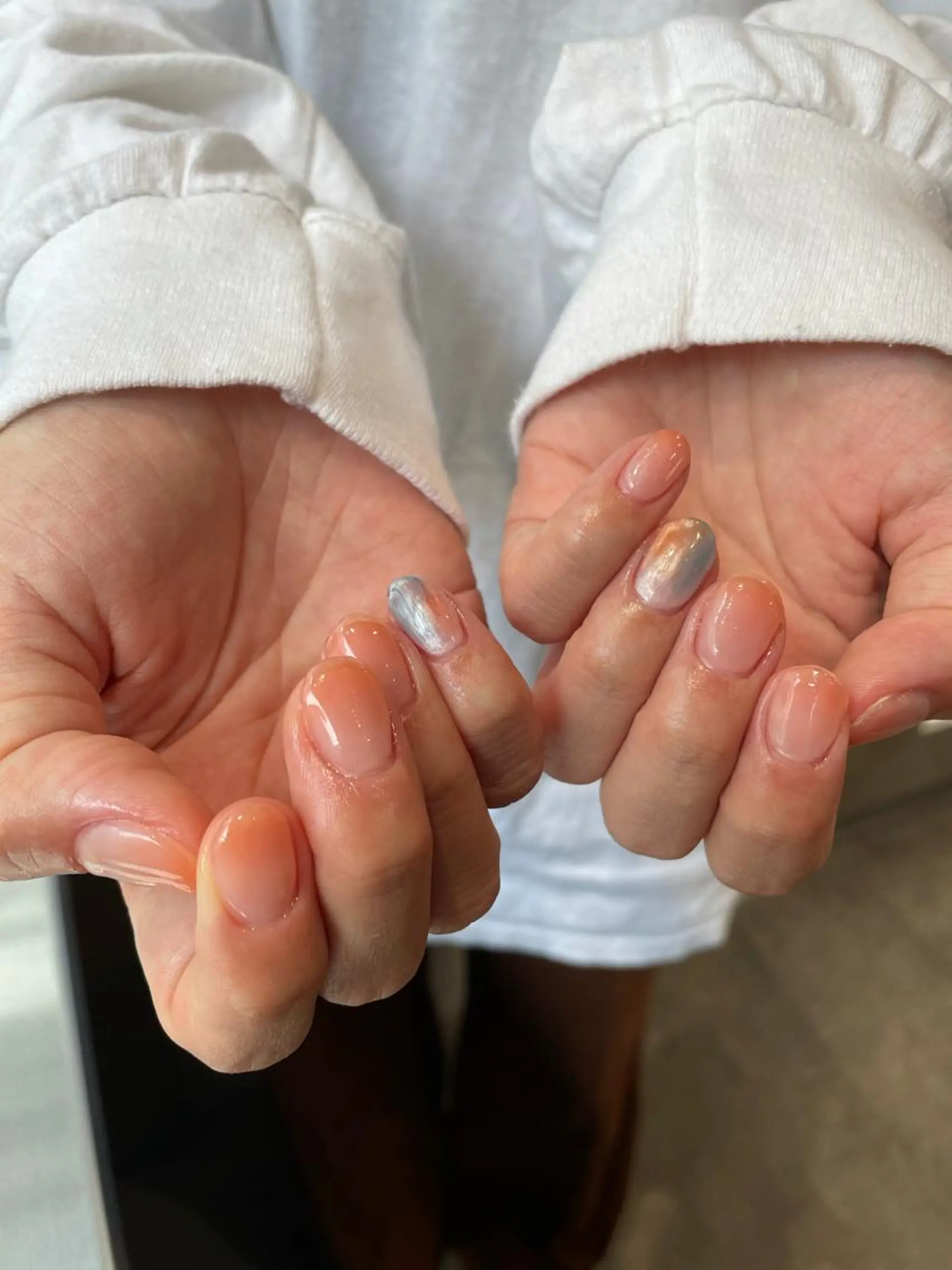 ネイル アートネイル ブルー グラデーション オレンジ ハンドネイル ナチュラル透明感🌱 小山美樹子のヘアスタイル